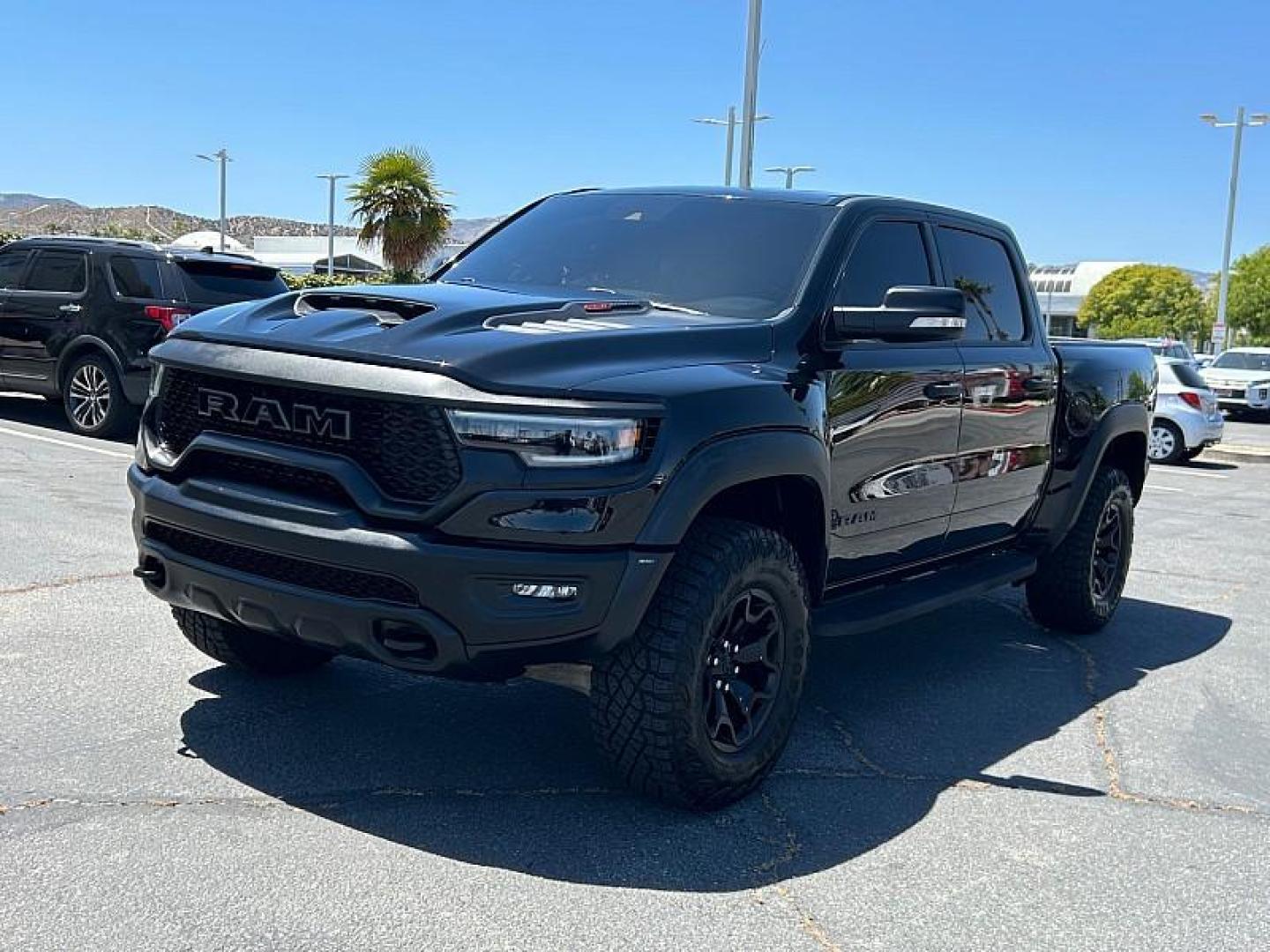 2022 BLACK Ram 1500 4WD (1C6SRFU91NN) with an V8 HEMI 6.2 Liter engine, Automatic 8-Spd transmission, located at 412 Auto Vista Drive, Palmdale, 93551, (661) 945-0620, 34.592636, -118.136681 - Photo#2