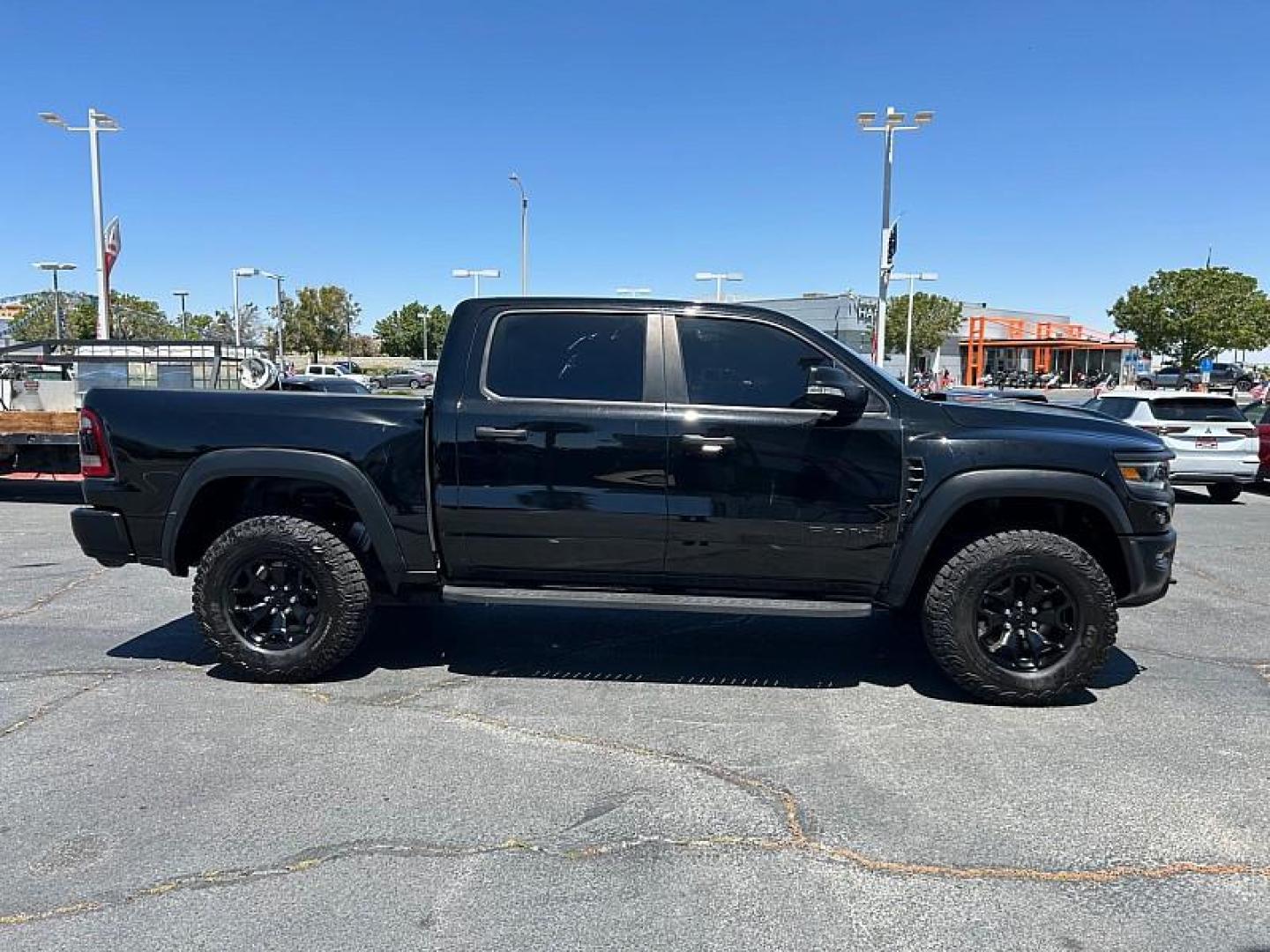2022 BLACK Ram 1500 4WD (1C6SRFU91NN) with an V8 HEMI 6.2 Liter engine, Automatic 8-Spd transmission, located at 412 Auto Vista Drive, Palmdale, 93551, (661) 945-0620, 34.592636, -118.136681 - Photo#3