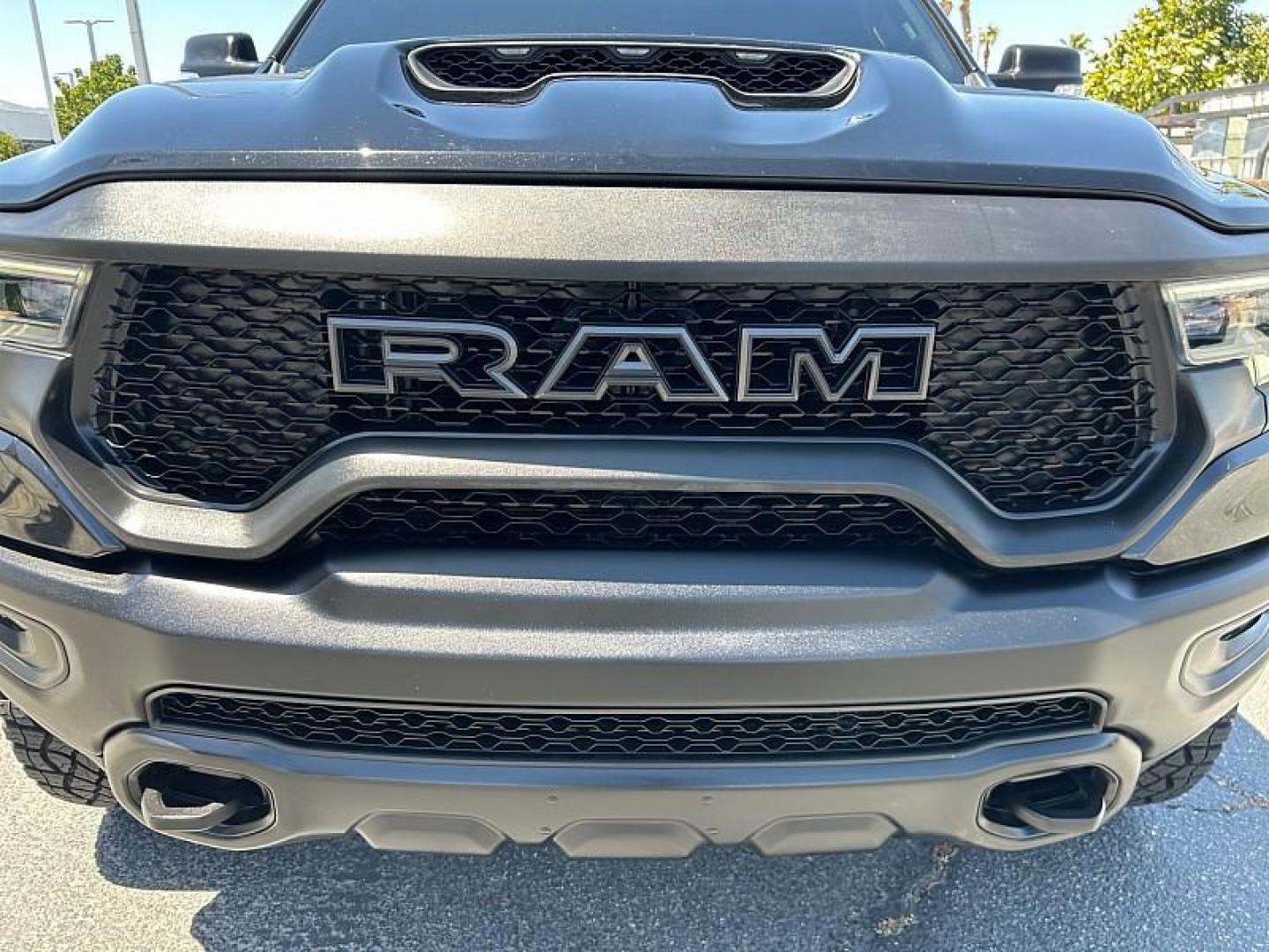 2022 BLACK Ram 1500 4WD (1C6SRFU91NN) with an V8 HEMI 6.2 Liter engine, Automatic 8-Spd transmission, located at 412 Auto Vista Drive, Palmdale, 93551, (661) 945-0620, 34.592636, -118.136681 - Photo#8