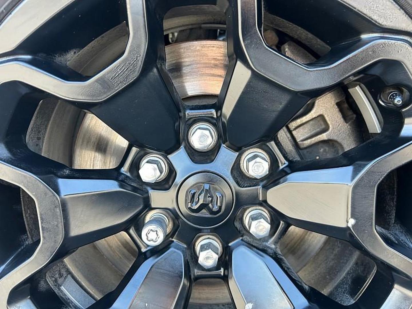 2022 BLACK Ram 1500 4WD (1C6SRFU91NN) with an V8 HEMI 6.2 Liter engine, Automatic 8-Spd transmission, located at 412 Auto Vista Drive, Palmdale, 93551, (661) 945-0620, 34.592636, -118.136681 - Photo#10
