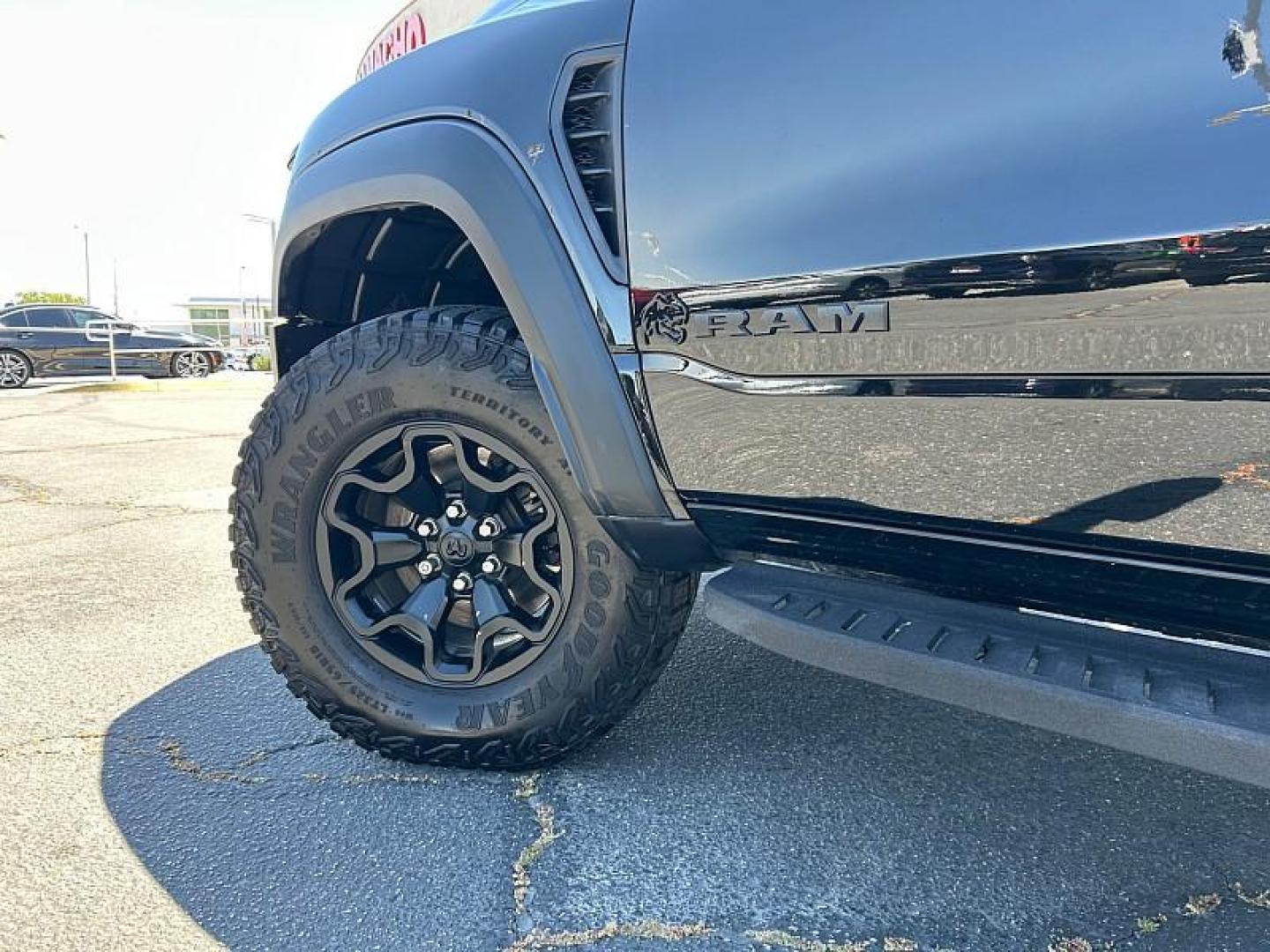 2022 BLACK Ram 1500 4WD (1C6SRFU91NN) with an V8 HEMI 6.2 Liter engine, Automatic 8-Spd transmission, located at 412 Auto Vista Drive, Palmdale, 93551, (661) 945-0620, 34.592636, -118.136681 - Photo#11