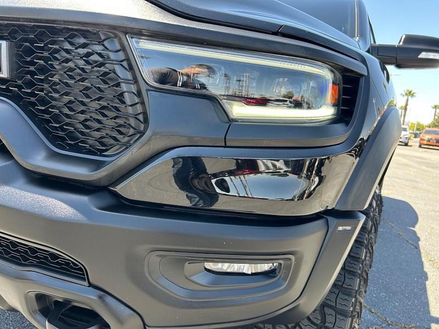 2022 BLACK Ram 1500 4WD (1C6SRFU91NN) with an V8 HEMI 6.2 Liter engine, Automatic 8-Spd transmission, located at 412 Auto Vista Drive, Palmdale, 93551, (661) 945-0620, 34.592636, -118.136681 - Photo#13