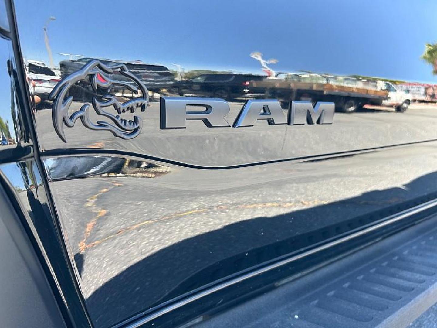 2022 BLACK Ram 1500 4WD (1C6SRFU91NN) with an V8 HEMI 6.2 Liter engine, Automatic 8-Spd transmission, located at 412 Auto Vista Drive, Palmdale, 93551, (661) 945-0620, 34.592636, -118.136681 - Photo#14