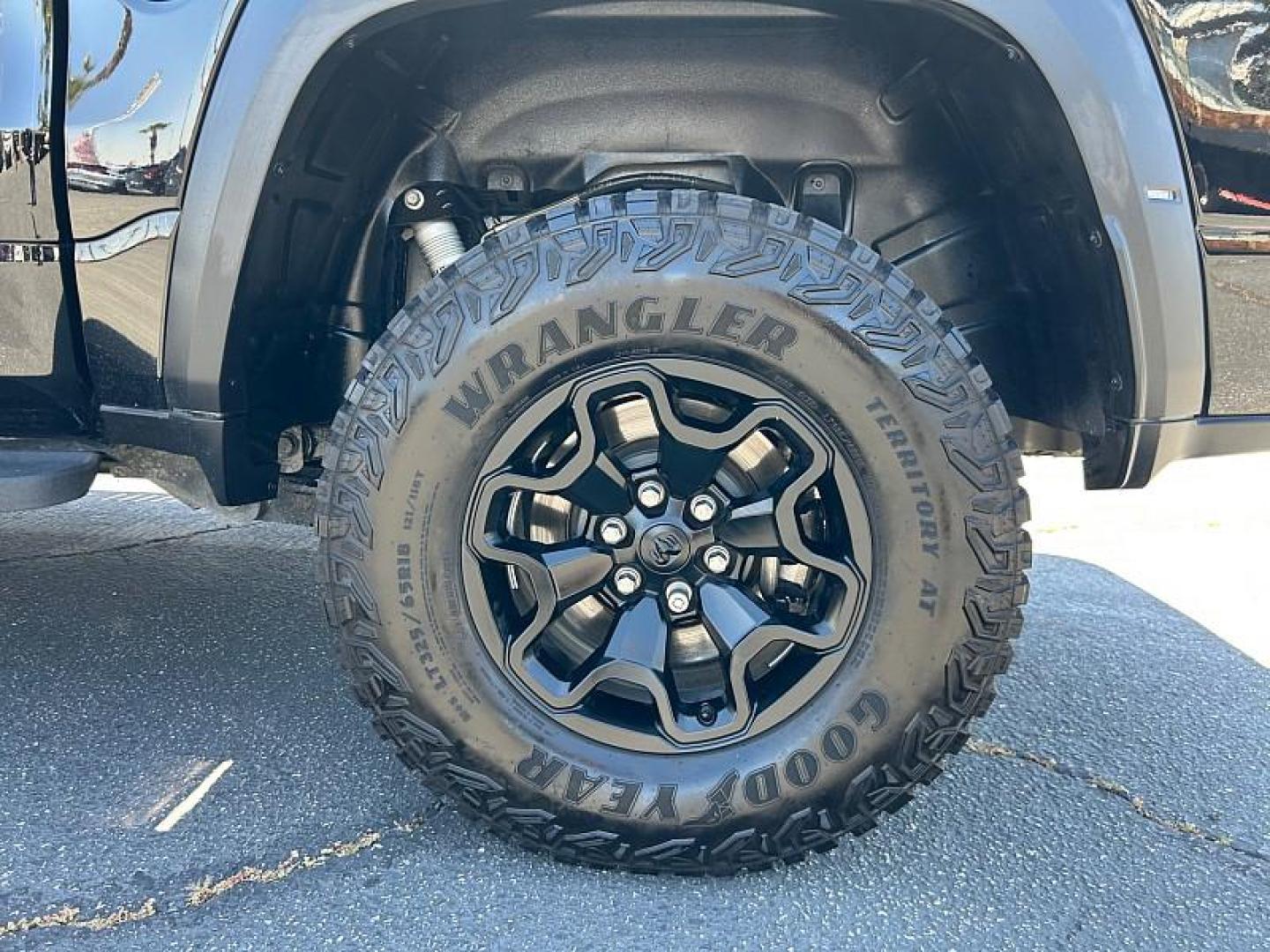 2022 BLACK Ram 1500 4WD (1C6SRFU91NN) with an V8 HEMI 6.2 Liter engine, Automatic 8-Spd transmission, located at 412 Auto Vista Drive, Palmdale, 93551, (661) 945-0620, 34.592636, -118.136681 - Photo#15