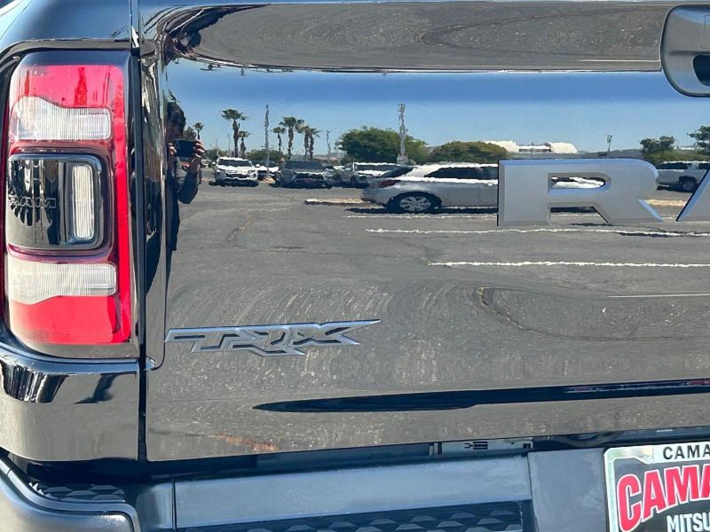 2022 BLACK Ram 1500 4WD (1C6SRFU91NN) with an V8 HEMI 6.2 Liter engine, Automatic 8-Spd transmission, located at 412 Auto Vista Drive, Palmdale, 93551, (661) 945-0620, 34.592636, -118.136681 - Photo#17