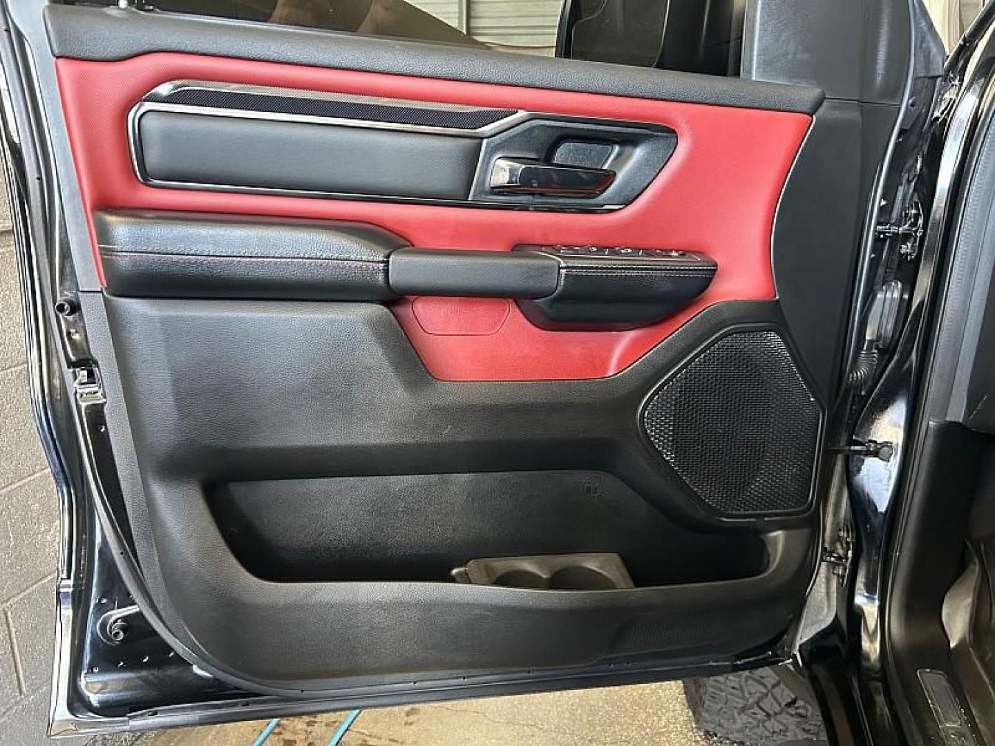 2022 BLACK Ram 1500 4WD (1C6SRFU91NN) with an V8 HEMI 6.2 Liter engine, Automatic 8-Spd transmission, located at 412 Auto Vista Drive, Palmdale, 93551, (661) 945-0620, 34.592636, -118.136681 - Photo#18
