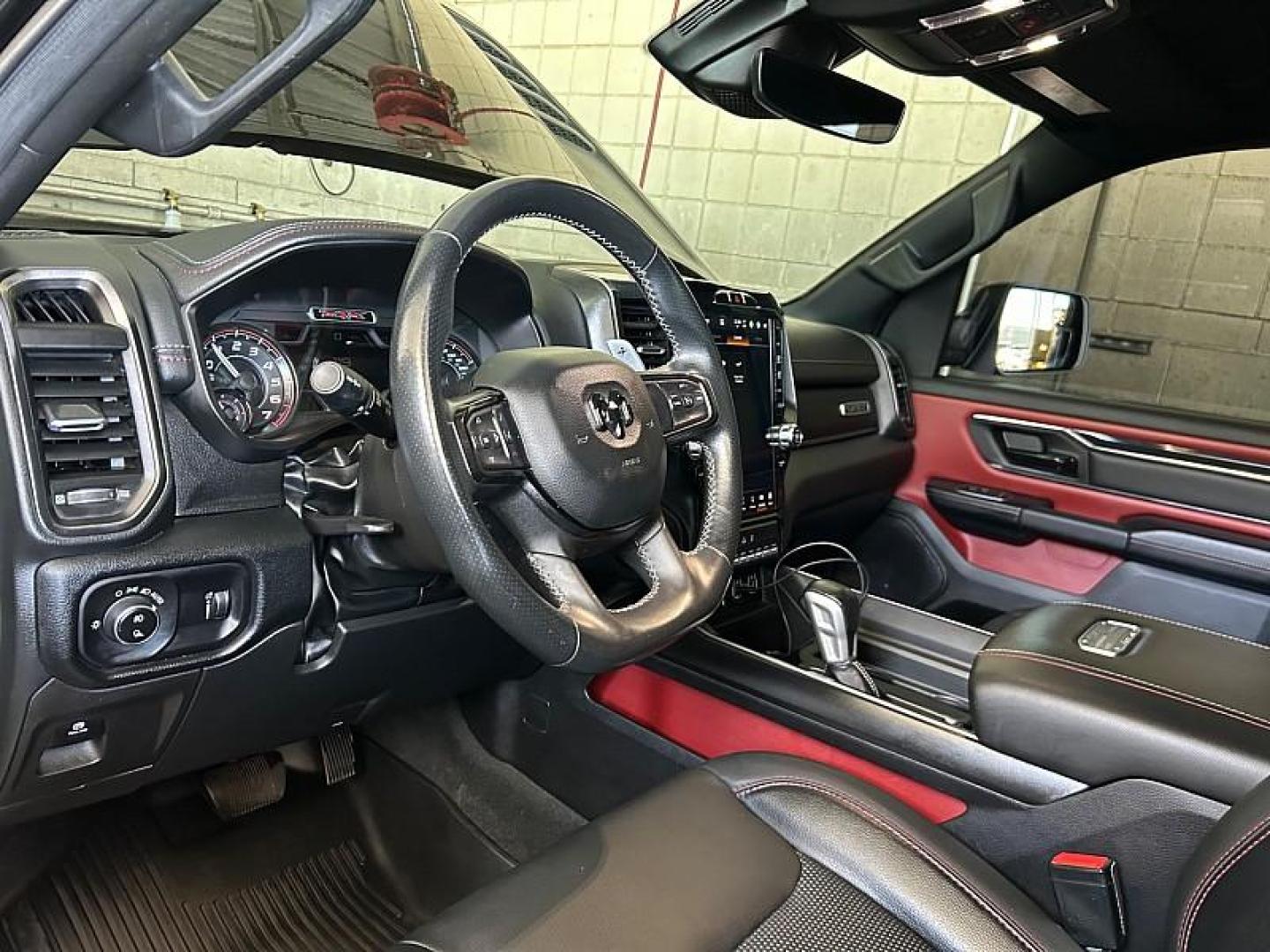2022 BLACK Ram 1500 4WD (1C6SRFU91NN) with an V8 HEMI 6.2 Liter engine, Automatic 8-Spd transmission, located at 412 Auto Vista Drive, Palmdale, 93551, (661) 945-0620, 34.592636, -118.136681 - Photo#19