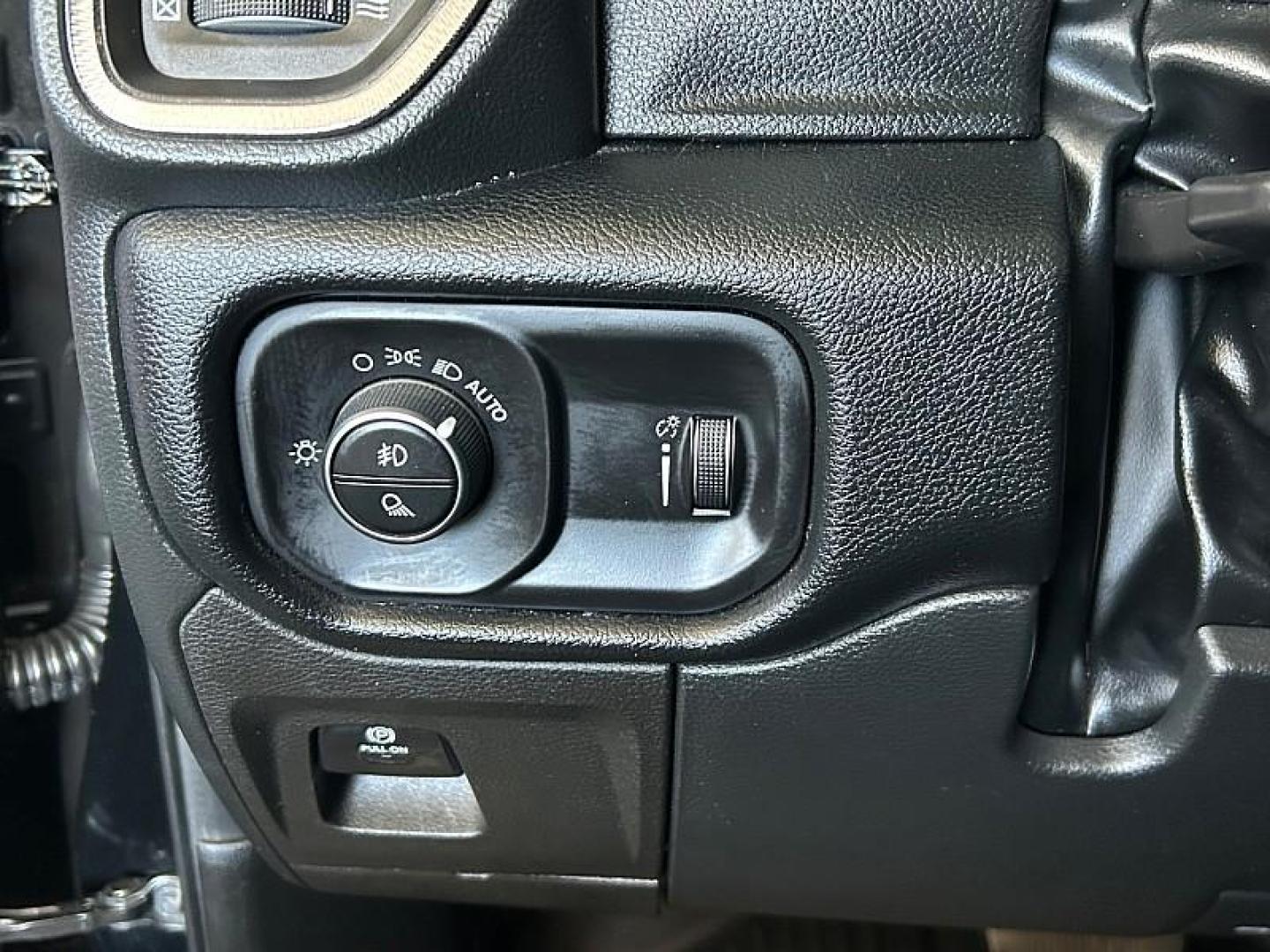 2022 BLACK Ram 1500 4WD (1C6SRFU91NN) with an V8 HEMI 6.2 Liter engine, Automatic 8-Spd transmission, located at 412 Auto Vista Drive, Palmdale, 93551, (661) 945-0620, 34.592636, -118.136681 - Photo#26
