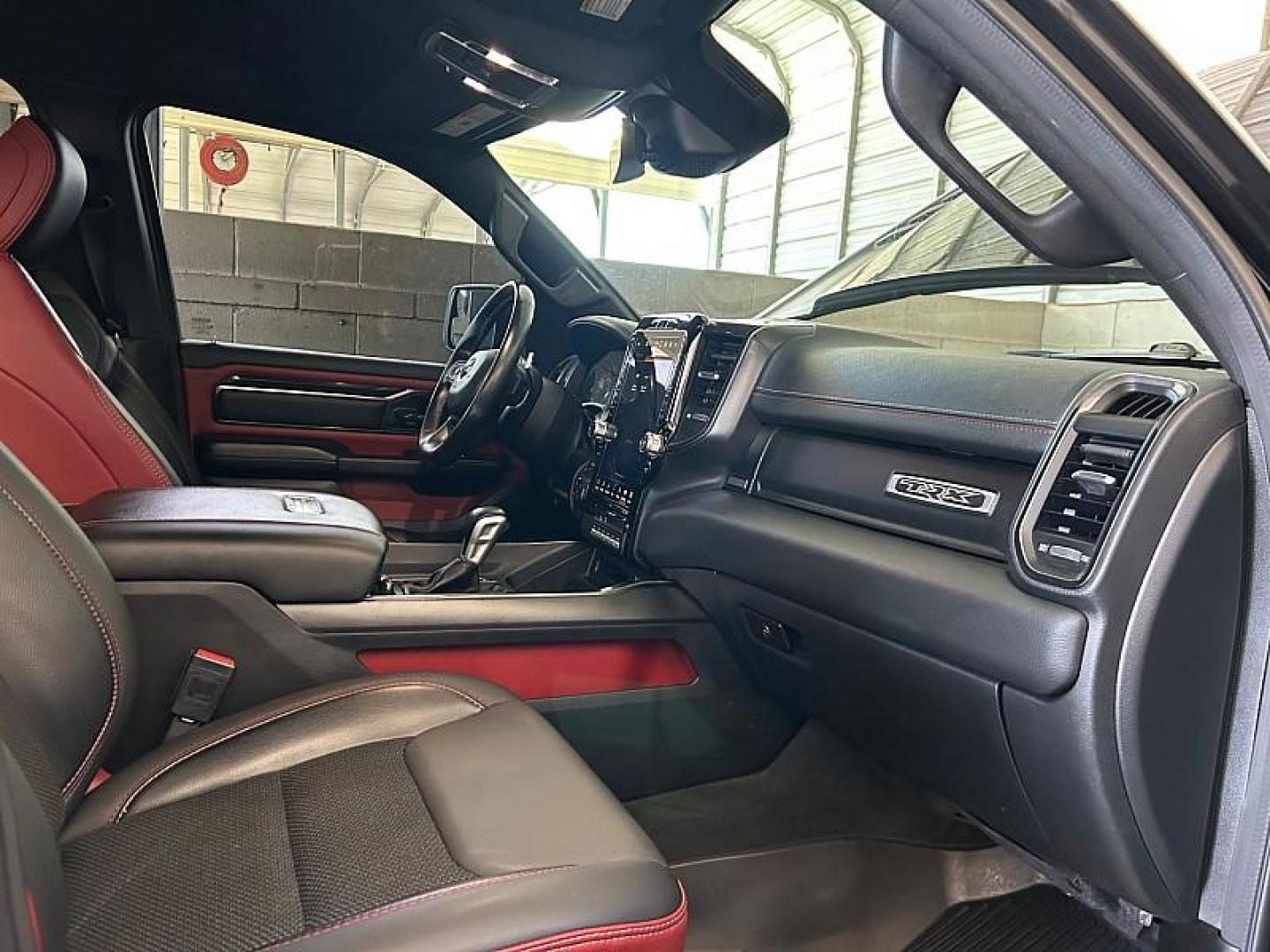 2022 BLACK Ram 1500 4WD (1C6SRFU91NN) with an V8 HEMI 6.2 Liter engine, Automatic 8-Spd transmission, located at 412 Auto Vista Drive, Palmdale, 93551, (661) 945-0620, 34.592636, -118.136681 - Photo#28