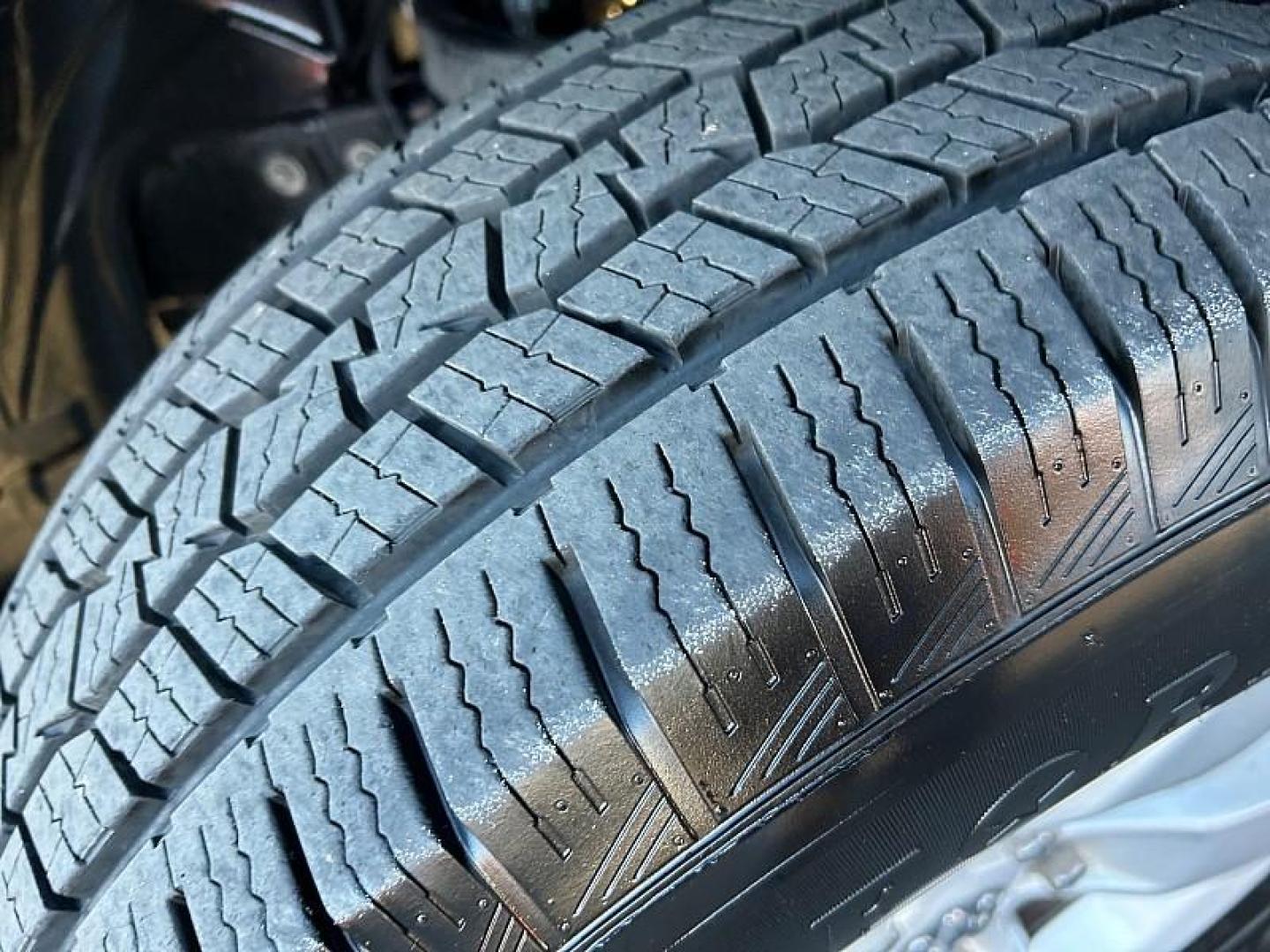 2022 RED Ram 1500 Classic 2WD (1C6RR6LG3NS) with an V8 HEMI 5.7 Liter engine, Automatic 8-Spd transmission, located at 412 Auto Vista Drive, Palmdale, 93551, (661) 945-0620, 34.592636, -118.136681 - Photo#15