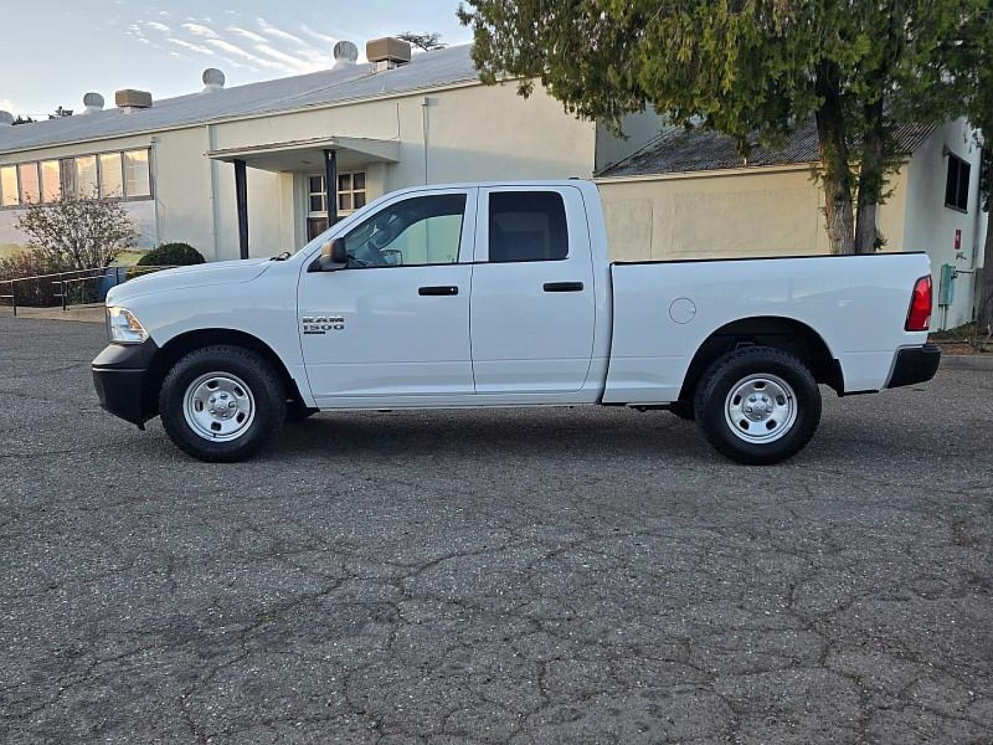2022 WHITE Ram 1500 Classic 2WD (1C6RR6FG6NS) with an V6 Flex Fuel 3.6 Liter engine, Automatic 8-Spd transmission, located at 246 E Walker St., Orland, 95963, (530) 865-5800, 39.747589, -122.178398 - Photo#4