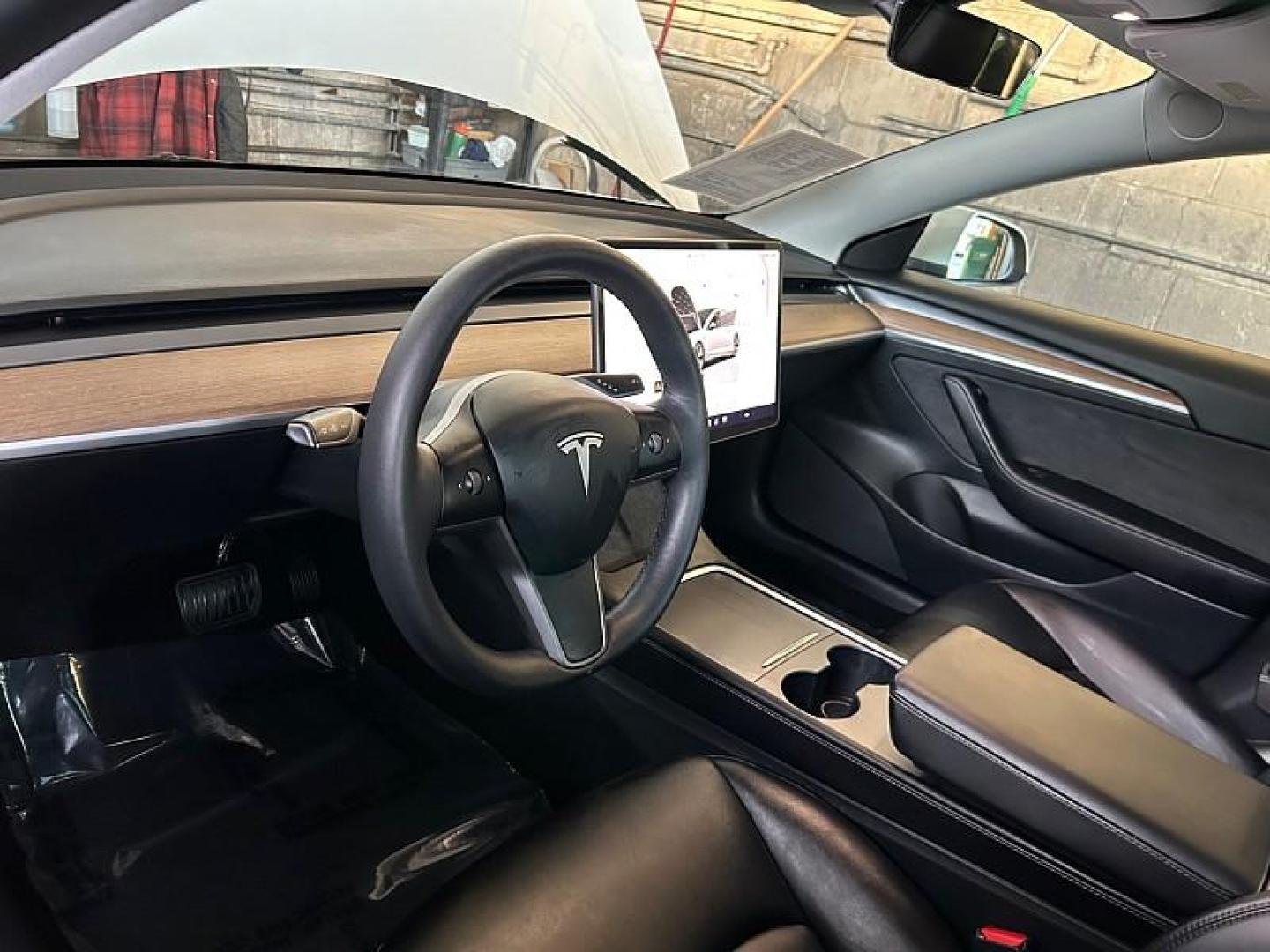 2022 WHITE Tesla Model 3 (5YJ3E1EA3NF) with an AC Electric Motor engine, Single-Speed Fixed Gear transmission, located at 412 Auto Vista Drive, Palmdale, 93551, (661) 945-0620, 34.592636, -118.136681 - Photo#16