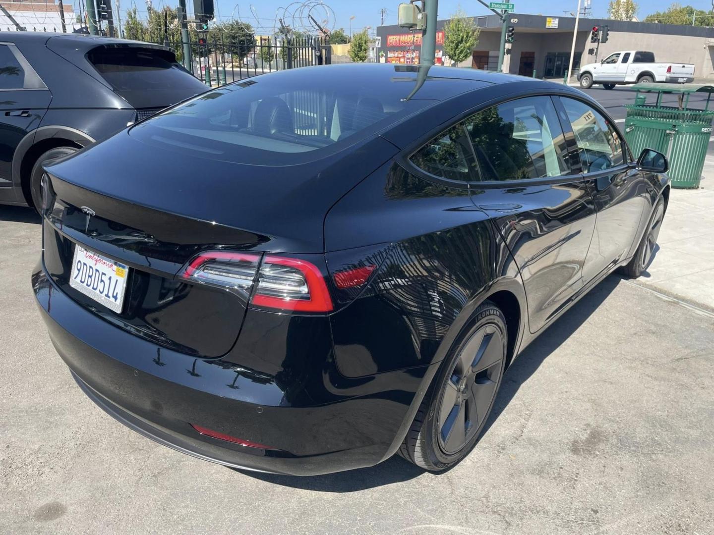 2022 Tesla Model 3 Standard Range Plus (5YJ3E1EA1NF) with an ELECTRIC engine, 1A transmission, located at 744 E Miner Ave, Stockton, CA, 95202, (209) 944-5770, 37.956863, -121.282082 - PLUS TAXES AND FEES NO CHARGER AVAILABLE - Photo#6