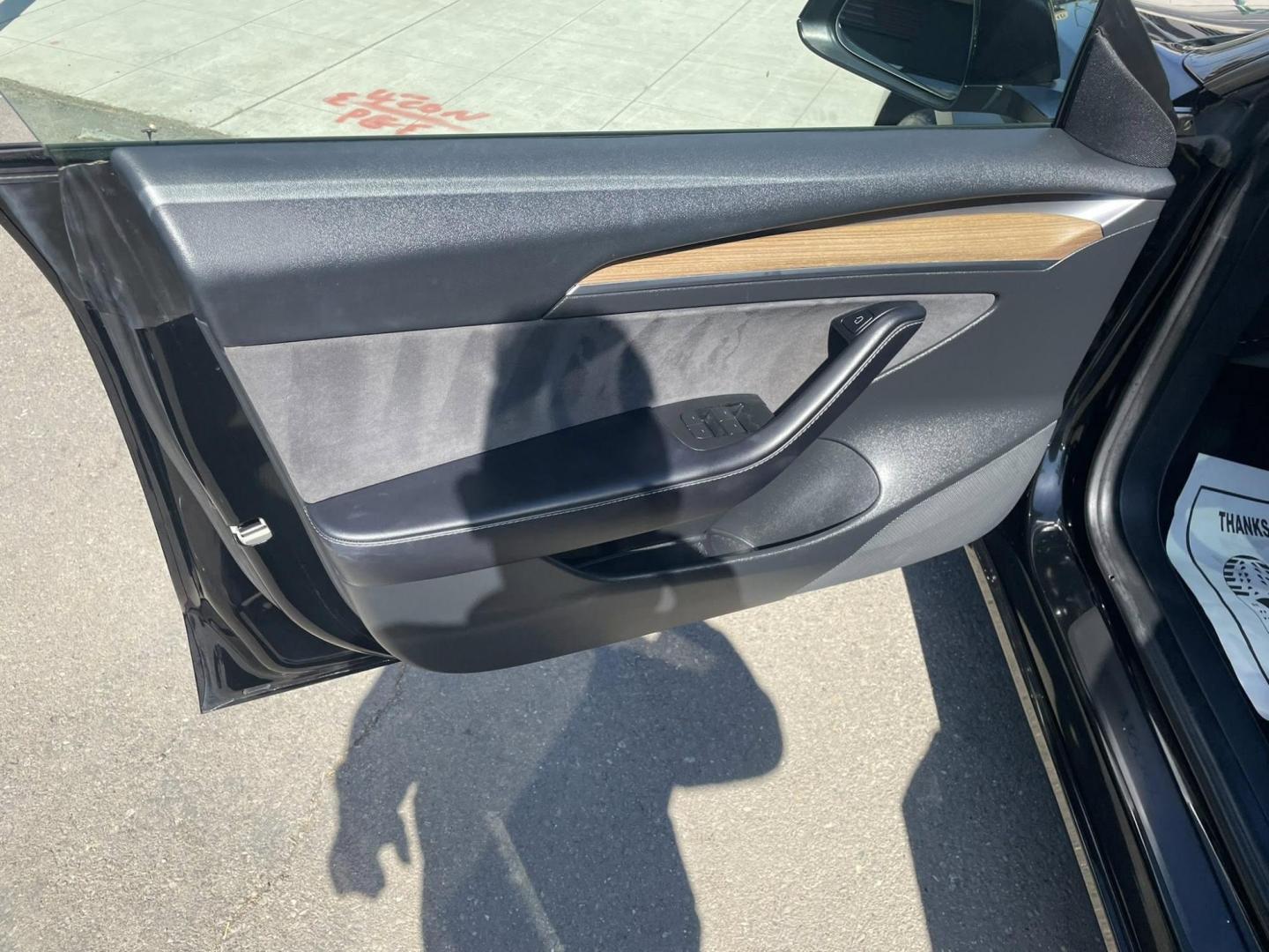 2022 Tesla Model 3 Standard Range Plus (5YJ3E1EA1NF) with an ELECTRIC engine, 1A transmission, located at 744 E Miner Ave, Stockton, CA, 95202, (209) 944-5770, 37.956863, -121.282082 - PLUS TAXES AND FEES NO CHARGER AVAILABLE - Photo#2