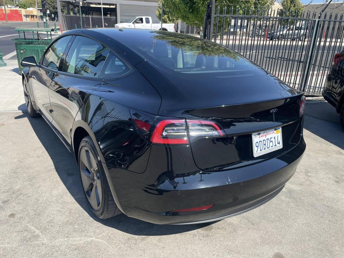 2022 Tesla Model 3 Standard Range Plus (5YJ3E1EA1NF) with an ELECTRIC engine, 1A transmission, located at 744 E Miner Ave, Stockton, CA, 95202, (209) 944-5770, 37.956863, -121.282082 - PLUS TAXES AND FEES NO CHARGER AVAILABLE - Photo#5