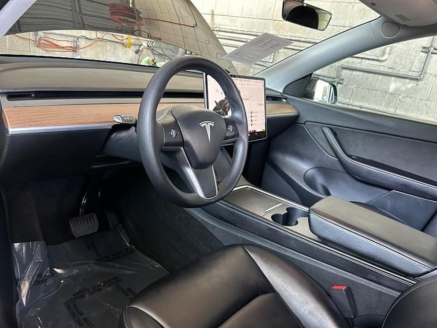 2022 BLACK Tesla Model Y (7SAYGDEE3NF) with an Dual AC Electric Motors engine, Single-Speed Fixed Gear transmission, located at 412 Auto Vista Drive, Palmdale, 93551, (661) 945-0620, 34.592636, -118.136681 - Photo#17