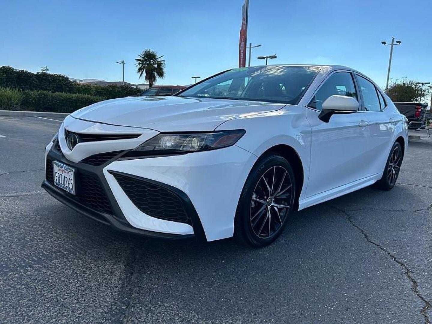 2022 WHITE Toyota Camry (4T1G11AK4NU) with an 4-Cyl 2.5 Liter engine, Automatic 8-Spd w/Sequential Shift transmission, located at 412 Auto Vista Drive, Palmdale, 93551, (661) 945-0620, 34.592636, -118.136681 - Photo#2