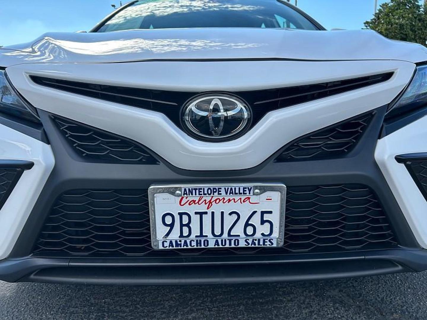 2022 WHITE Toyota Camry (4T1G11AK4NU) with an 4-Cyl 2.5 Liter engine, Automatic 8-Spd w/Sequential Shift transmission, located at 412 Auto Vista Drive, Palmdale, 93551, (661) 945-0620, 34.592636, -118.136681 - Photo#4