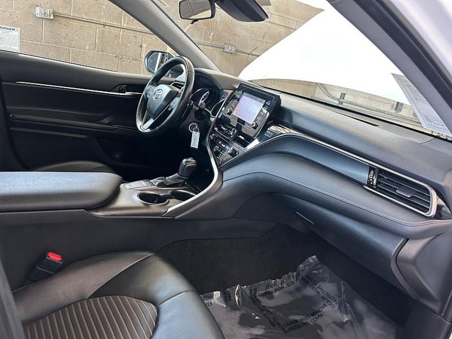 2022 WHITE Toyota Camry (4T1G11AK4NU) with an 4-Cyl 2.5 Liter engine, Automatic 8-Spd w/Sequential Shift transmission, located at 412 Auto Vista Drive, Palmdale, 93551, (661) 945-0620, 34.592636, -118.136681 - Photo#29
