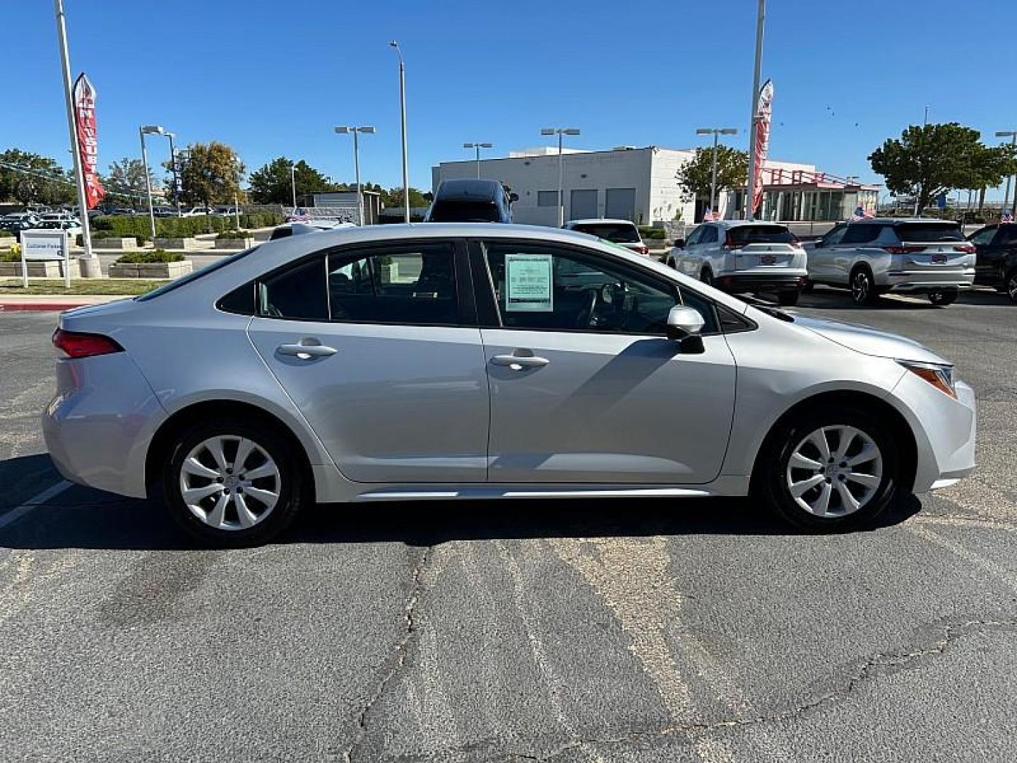 2022 SILVER Toyota Corolla (5YFEPMAE2NP) with an 4-Cyl 1.8 Liter engine, Automatic CVTi-S transmission, located at 412 Auto Vista Drive, Palmdale, 93551, (661) 945-0620, 34.592636, -118.136681 - Photo#3
