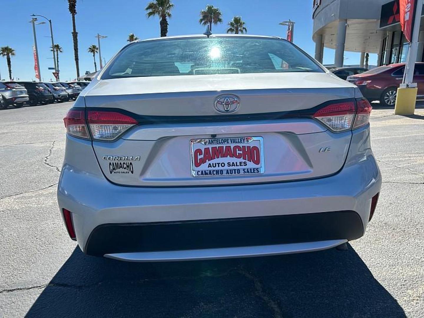 2022 SILVER Toyota Corolla (5YFEPMAE2NP) with an 4-Cyl 1.8 Liter engine, Automatic CVTi-S transmission, located at 412 Auto Vista Drive, Palmdale, 93551, (661) 945-0620, 34.592636, -118.136681 - Photo#5