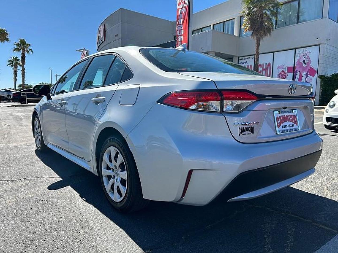 2022 SILVER Toyota Corolla (5YFEPMAE2NP) with an 4-Cyl 1.8 Liter engine, Automatic CVTi-S transmission, located at 412 Auto Vista Drive, Palmdale, 93551, (661) 945-0620, 34.592636, -118.136681 - Photo#6