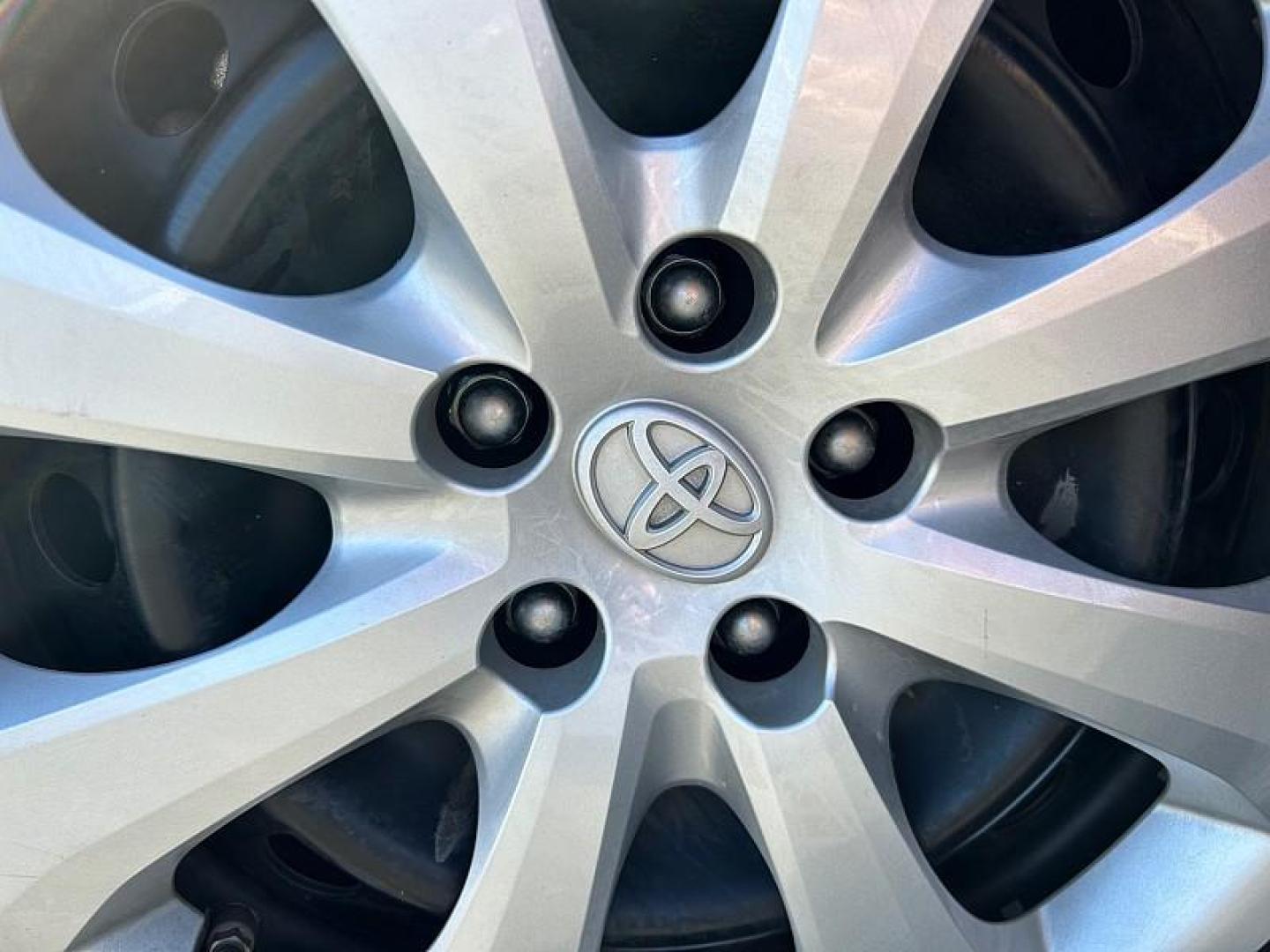 2022 SILVER Toyota Corolla (5YFEPMAE2NP) with an 4-Cyl 1.8 Liter engine, Automatic CVTi-S transmission, located at 412 Auto Vista Drive, Palmdale, 93551, (661) 945-0620, 34.592636, -118.136681 - Photo#11