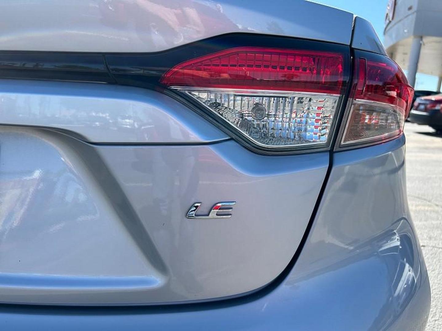 2022 SILVER Toyota Corolla (5YFEPMAE2NP) with an 4-Cyl 1.8 Liter engine, Automatic CVTi-S transmission, located at 412 Auto Vista Drive, Palmdale, 93551, (661) 945-0620, 34.592636, -118.136681 - Photo#14