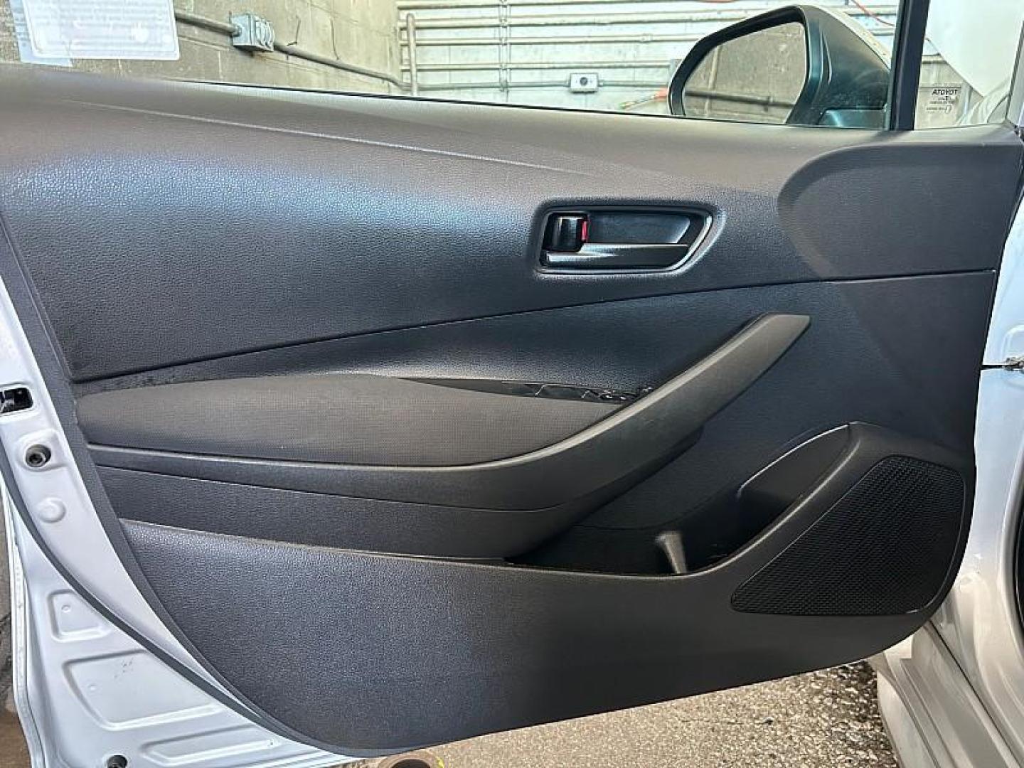2022 SILVER Toyota Corolla (5YFEPMAE2NP) with an 4-Cyl 1.8 Liter engine, Automatic CVTi-S transmission, located at 412 Auto Vista Drive, Palmdale, 93551, (661) 945-0620, 34.592636, -118.136681 - Photo#16