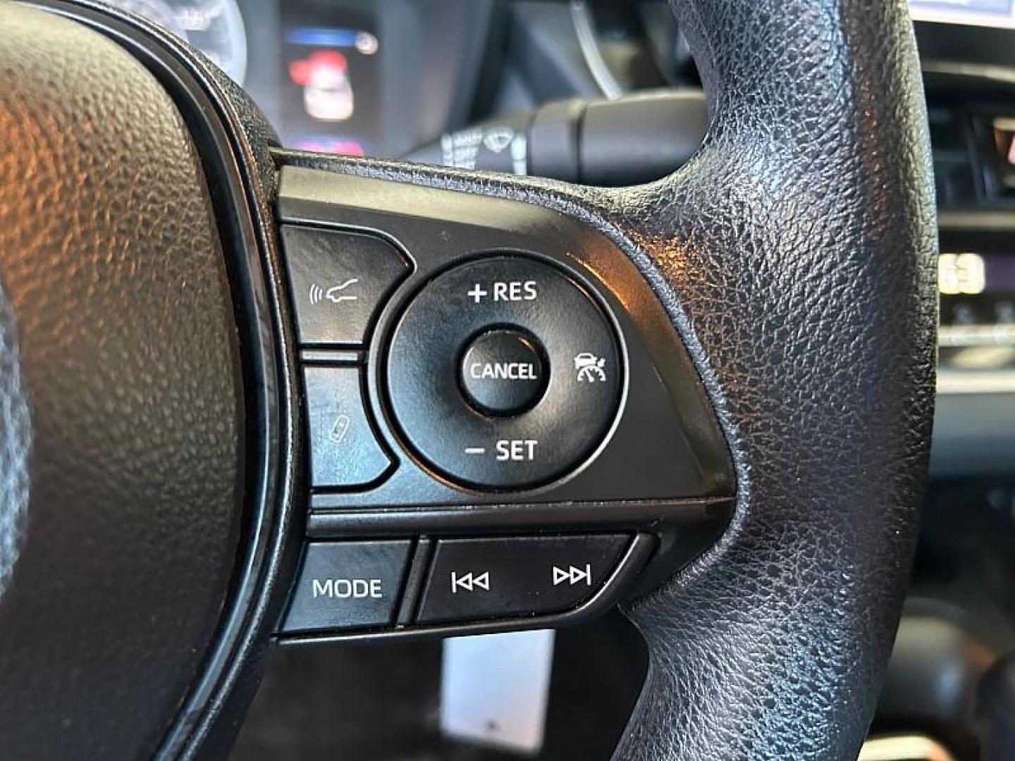 2022 SILVER Toyota Corolla (5YFEPMAE2NP) with an 4-Cyl 1.8 Liter engine, Automatic CVTi-S transmission, located at 412 Auto Vista Drive, Palmdale, 93551, (661) 945-0620, 34.592636, -118.136681 - Photo#18