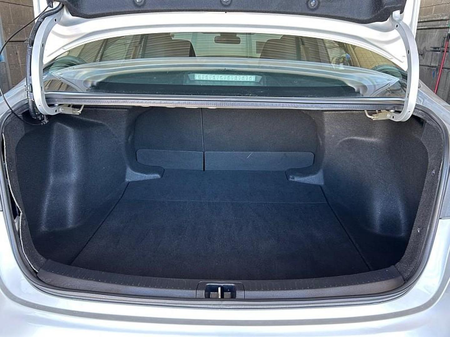 2022 SILVER Toyota Corolla (5YFEPMAE2NP) with an 4-Cyl 1.8 Liter engine, Automatic CVTi-S transmission, located at 412 Auto Vista Drive, Palmdale, 93551, (661) 945-0620, 34.592636, -118.136681 - Photo#24