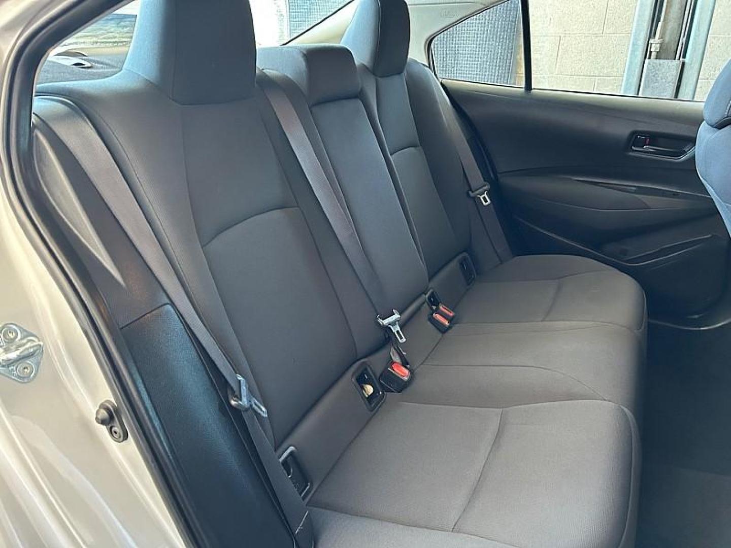 2022 SILVER Toyota Corolla (5YFEPMAE2NP) with an 4-Cyl 1.8 Liter engine, Automatic CVTi-S transmission, located at 412 Auto Vista Drive, Palmdale, 93551, (661) 945-0620, 34.592636, -118.136681 - Photo#25