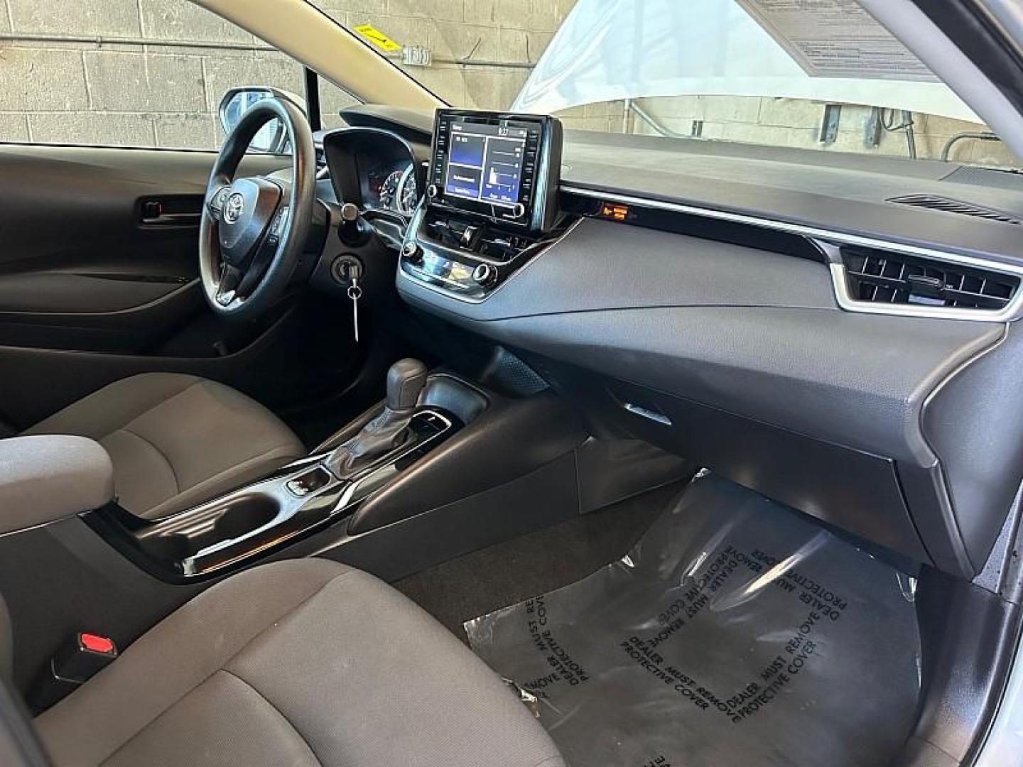 2022 SILVER Toyota Corolla (5YFEPMAE2NP) with an 4-Cyl 1.8 Liter engine, Automatic CVTi-S transmission, located at 412 Auto Vista Drive, Palmdale, 93551, (661) 945-0620, 34.592636, -118.136681 - Photo#26