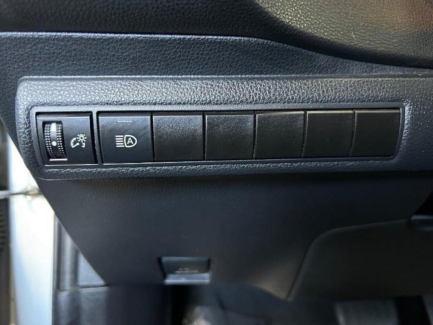 2022 SILVER Toyota Corolla (5YFEPMAE2NP) with an 4-Cyl 1.8 Liter engine, Automatic CVTi-S transmission, located at 412 Auto Vista Drive, Palmdale, 93551, (661) 945-0620, 34.592636, -118.136681 - Photo#27