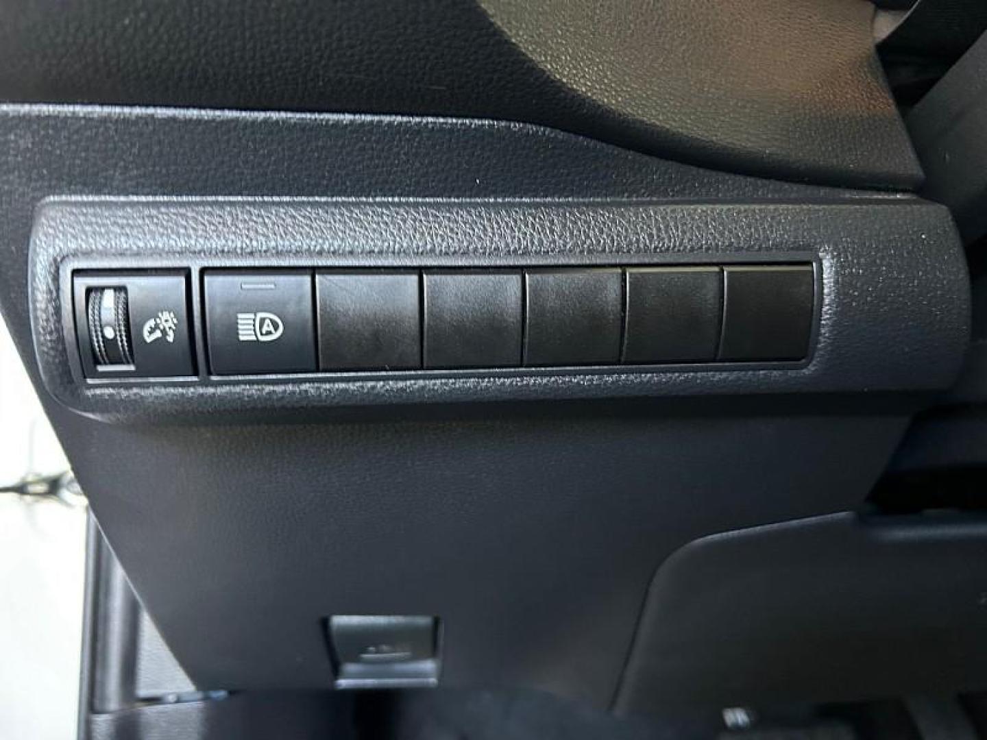 2022 SILVER Toyota Corolla (5YFEPMAE3NP) with an 4-Cyl 1.8 Liter engine, Automatic CVTi-S transmission, located at 412 Auto Vista Drive, Palmdale, 93551, (661) 945-0620, 34.592636, -118.136681 - Photo#2