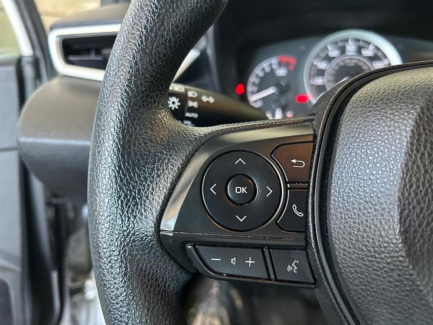 2022 SILVER Toyota Corolla (5YFEPMAE3NP) with an 4-Cyl 1.8 Liter engine, Automatic CVTi-S transmission, located at 412 Auto Vista Drive, Palmdale, 93551, (661) 945-0620, 34.592636, -118.136681 - Photo#6