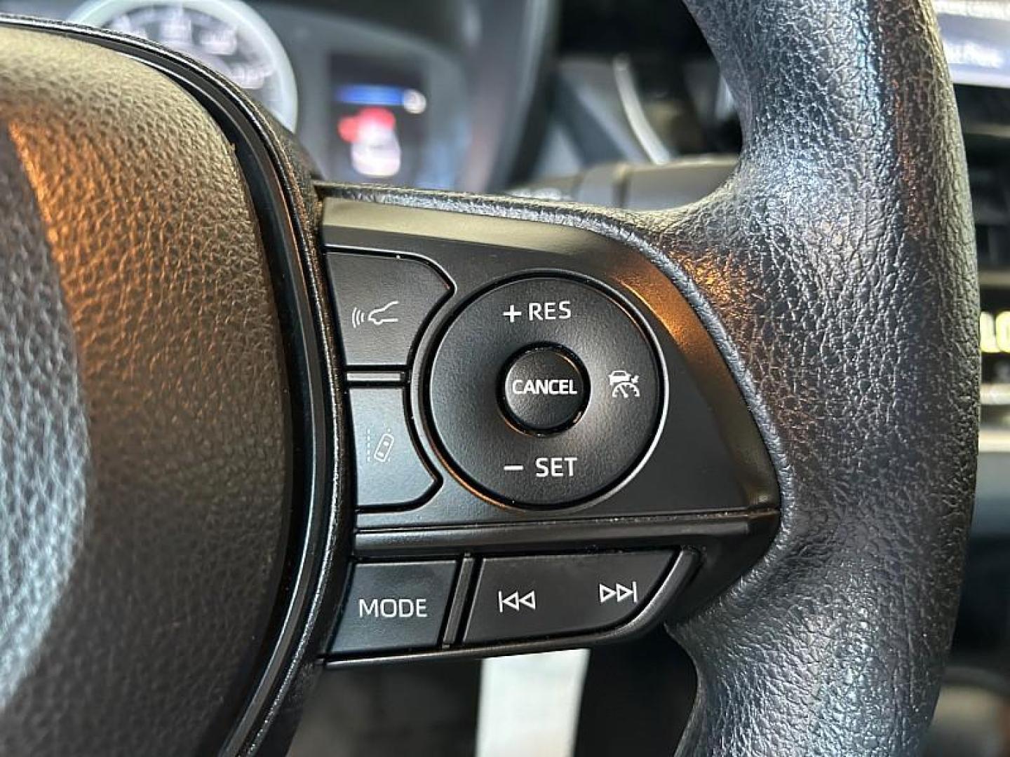 2022 SILVER Toyota Corolla (5YFEPMAE3NP) with an 4-Cyl 1.8 Liter engine, Automatic CVTi-S transmission, located at 412 Auto Vista Drive, Palmdale, 93551, (661) 945-0620, 34.592636, -118.136681 - Photo#11