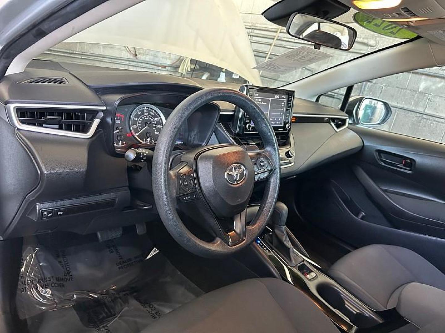 2022 SILVER Toyota Corolla (5YFEPMAE3NP) with an 4-Cyl 1.8 Liter engine, Automatic CVTi-S transmission, located at 412 Auto Vista Drive, Palmdale, 93551, (661) 945-0620, 34.592636, -118.136681 - Photo#12