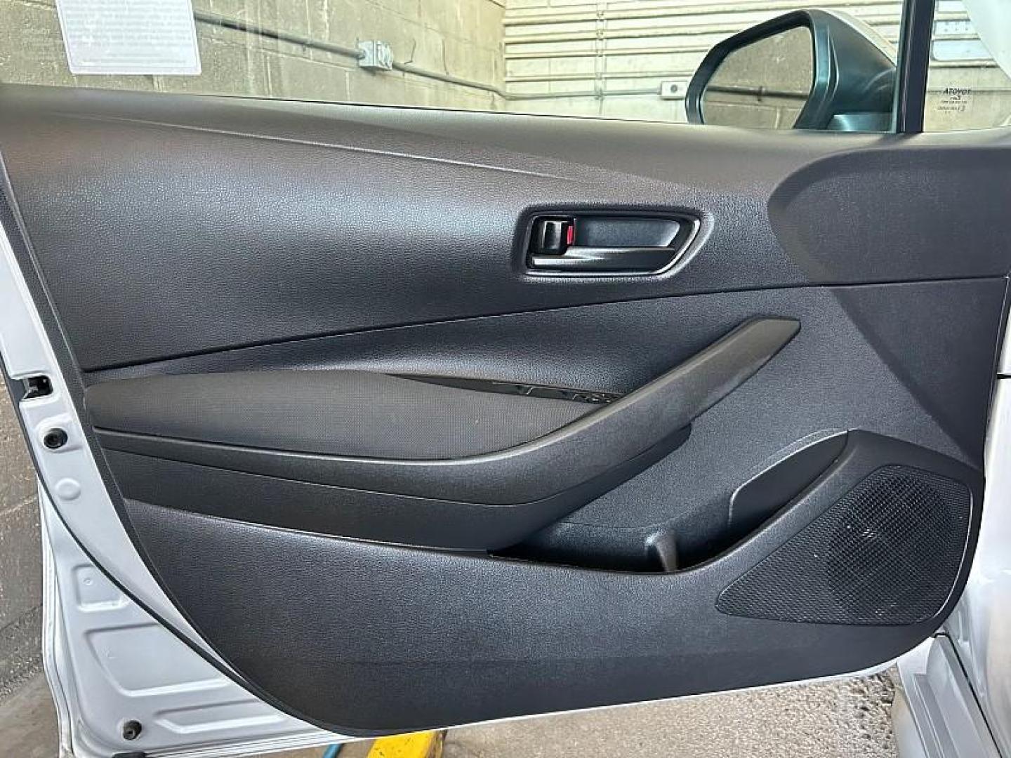 2022 SILVER Toyota Corolla (5YFEPMAE3NP) with an 4-Cyl 1.8 Liter engine, Automatic CVTi-S transmission, located at 412 Auto Vista Drive, Palmdale, 93551, (661) 945-0620, 34.592636, -118.136681 - Photo#13
