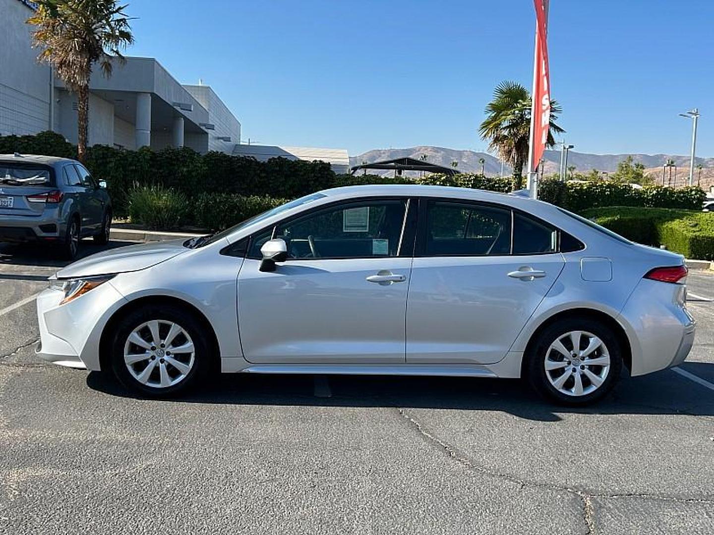 2022 SILVER Toyota Corolla (5YFEPMAE3NP) with an 4-Cyl 1.8 Liter engine, Automatic CVTi-S transmission, located at 412 Auto Vista Drive, Palmdale, 93551, (661) 945-0620, 34.592636, -118.136681 - Photo#20