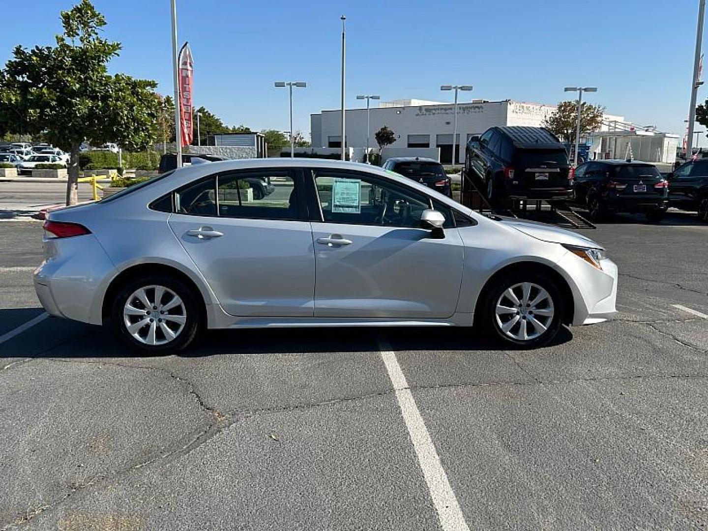2022 SILVER Toyota Corolla (5YFEPMAE3NP) with an 4-Cyl 1.8 Liter engine, Automatic CVTi-S transmission, located at 412 Auto Vista Drive, Palmdale, 93551, (661) 945-0620, 34.592636, -118.136681 - Photo#24