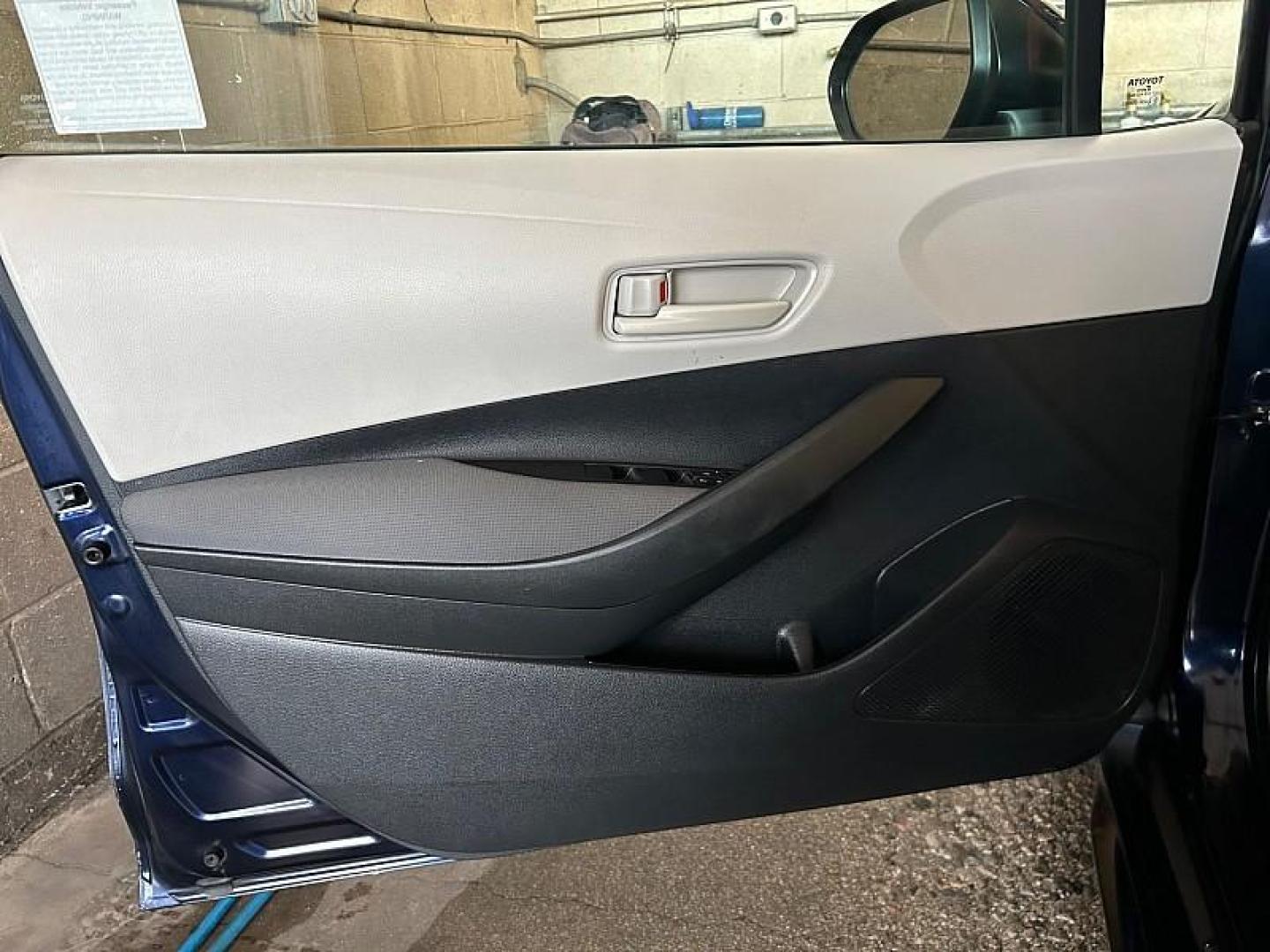 2022 BLUE Toyota Corolla (5YFEPMAE9NP) with an 4-Cyl 1.8 Liter engine, Automatic CVTi-S transmission, located at 412 Auto Vista Drive, Palmdale, 93551, (661) 945-0620, 34.592636, -118.136681 - Photo#18