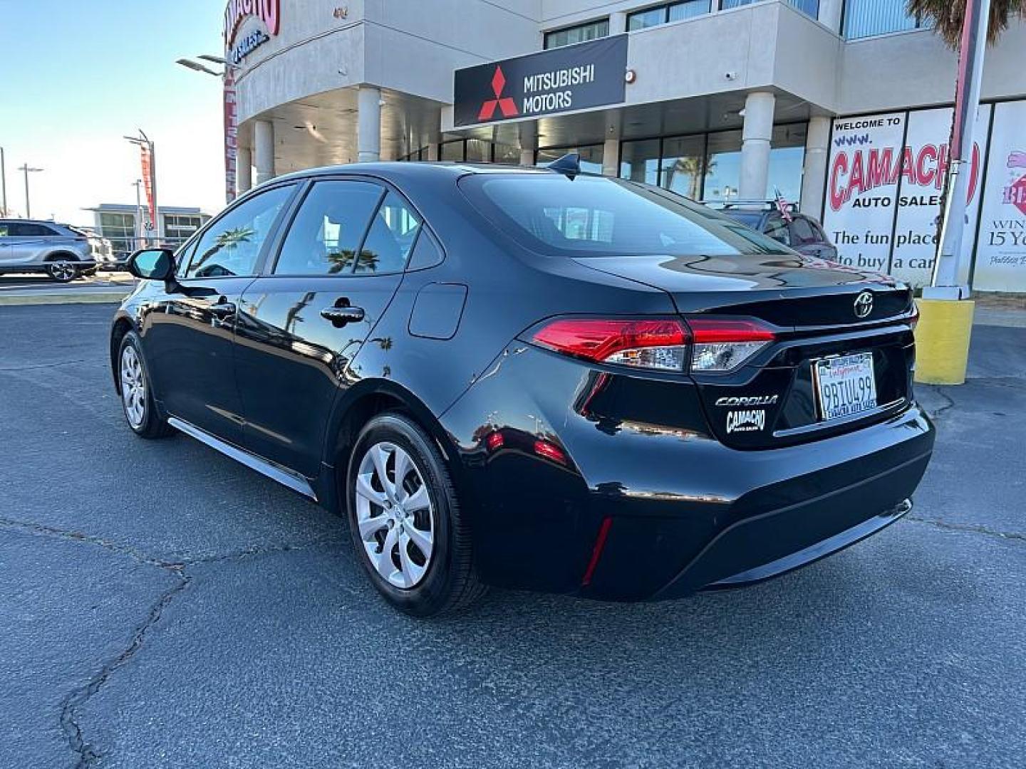 2022 BLACK Toyota Corolla (5YFEPMAE9NP) with an 4-Cyl 1.8 Liter engine, Automatic CVTi-S transmission, located at 412 Auto Vista Drive, Palmdale, 93551, (661) 945-0620, 34.592636, -118.136681 - Photo#5