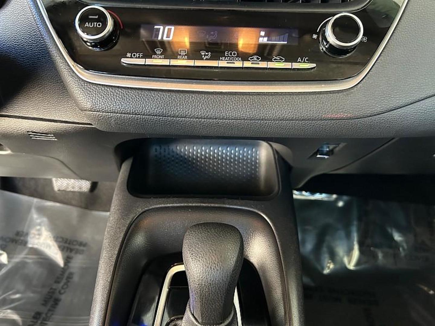 2022 BLACK Toyota Corolla (5YFEPMAE9NP) with an 4-Cyl 1.8 Liter engine, Automatic CVTi-S transmission, located at 412 Auto Vista Drive, Palmdale, 93551, (661) 945-0620, 34.592636, -118.136681 - Photo#20