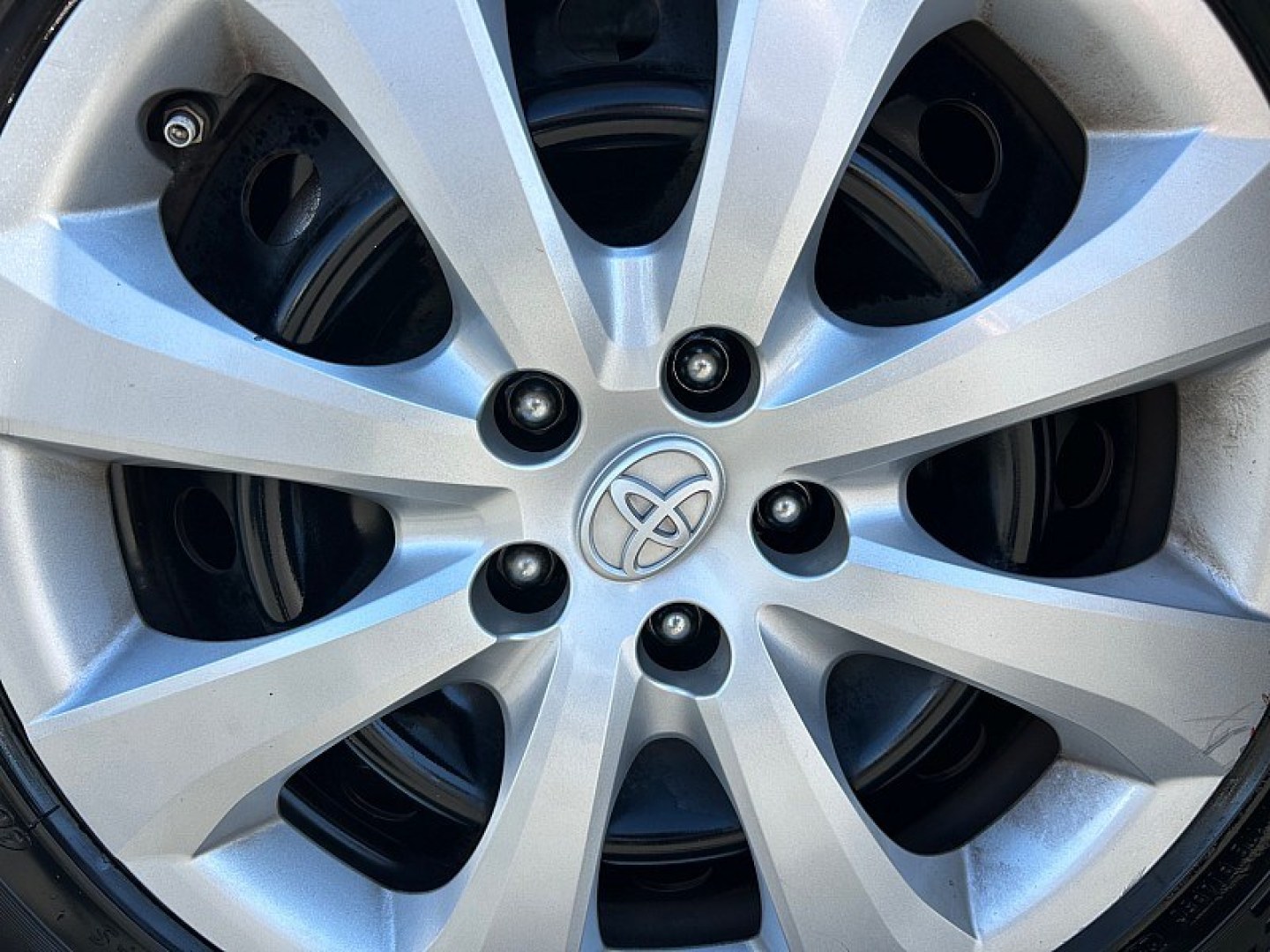 2022 White Toyota Corolla (5YFEPMAE4NP) with an 4-Cyl 1.8 Liter engine, Automatic CVTi-S transmission, located at 412 Auto Vista Drive, Palmdale, 93551, (661) 945-0620, 34.592636, -118.136681- Photo#7