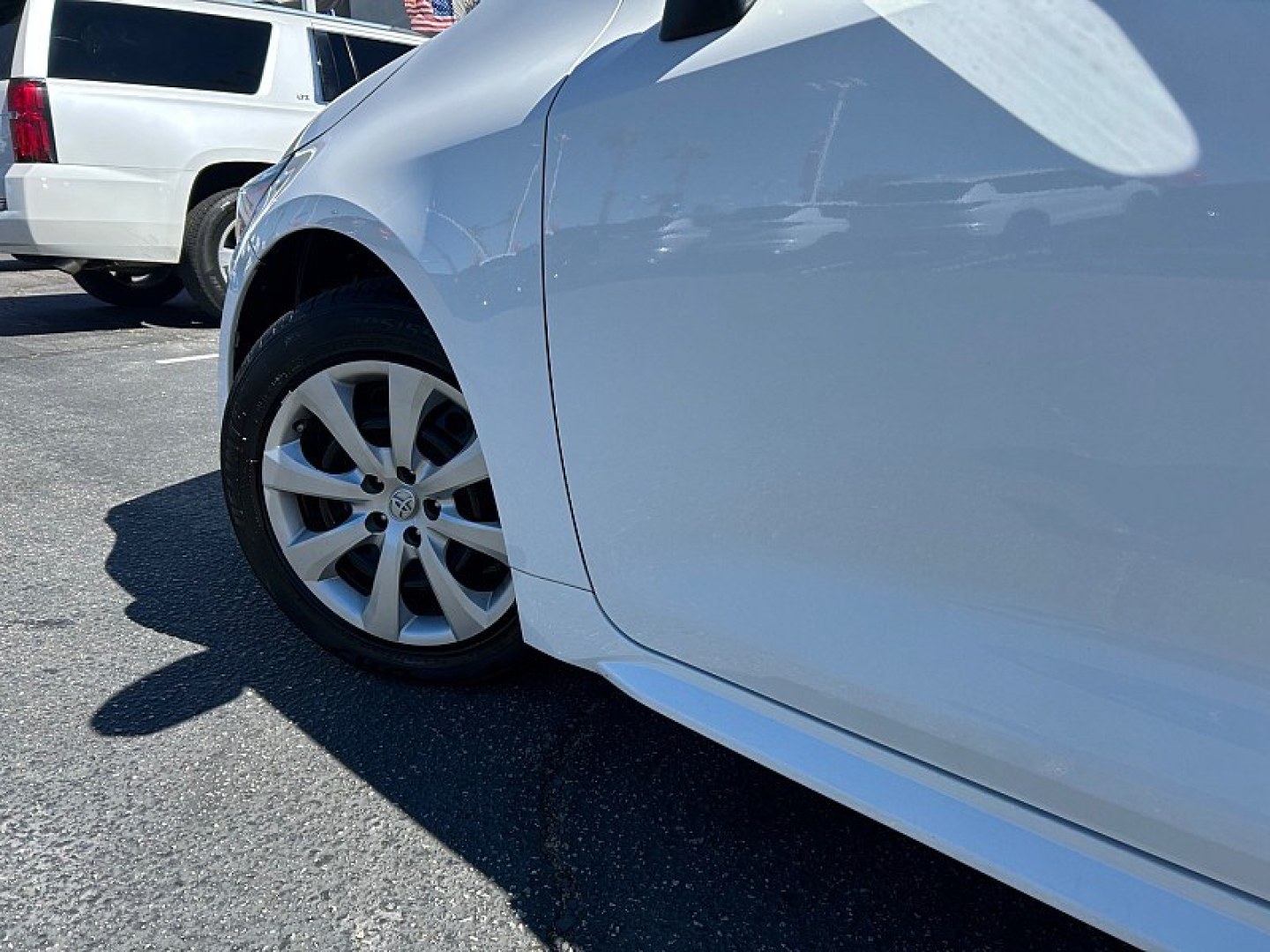 2022 White Toyota Corolla (5YFEPMAE4NP) with an 4-Cyl 1.8 Liter engine, Automatic CVTi-S transmission, located at 412 Auto Vista Drive, Palmdale, 93551, (661) 945-0620, 34.592636, -118.136681- Photo#8