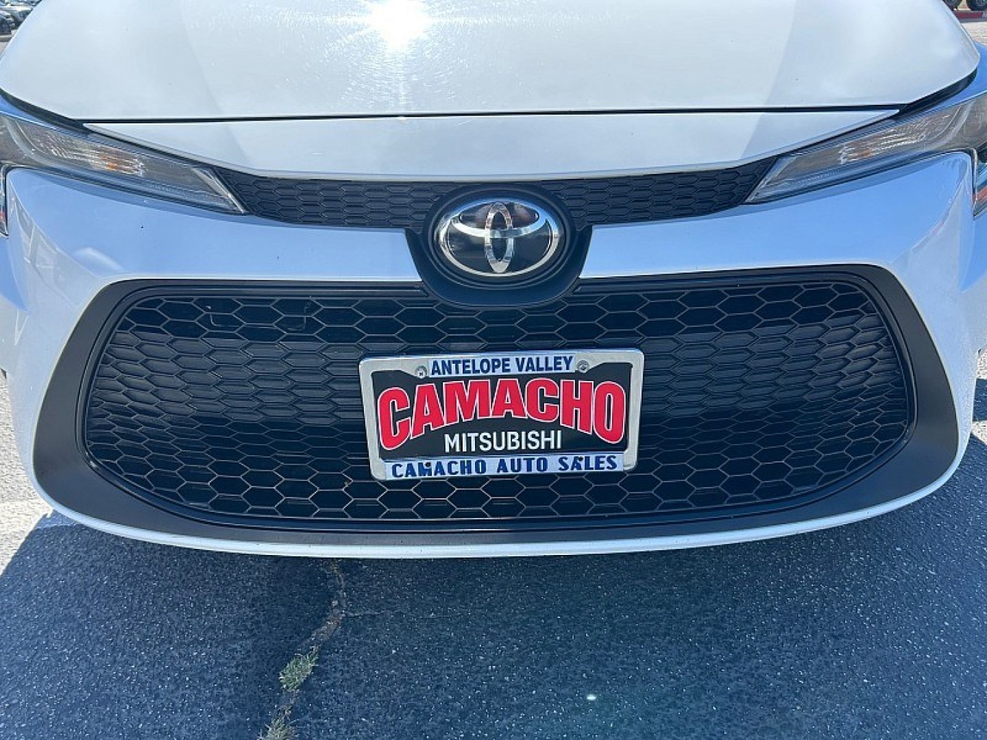 2022 White Toyota Corolla (5YFEPMAE4NP) with an 4-Cyl 1.8 Liter engine, Automatic CVTi-S transmission, located at 412 Auto Vista Drive, Palmdale, 93551, (661) 945-0620, 34.592636, -118.136681- Photo#10
