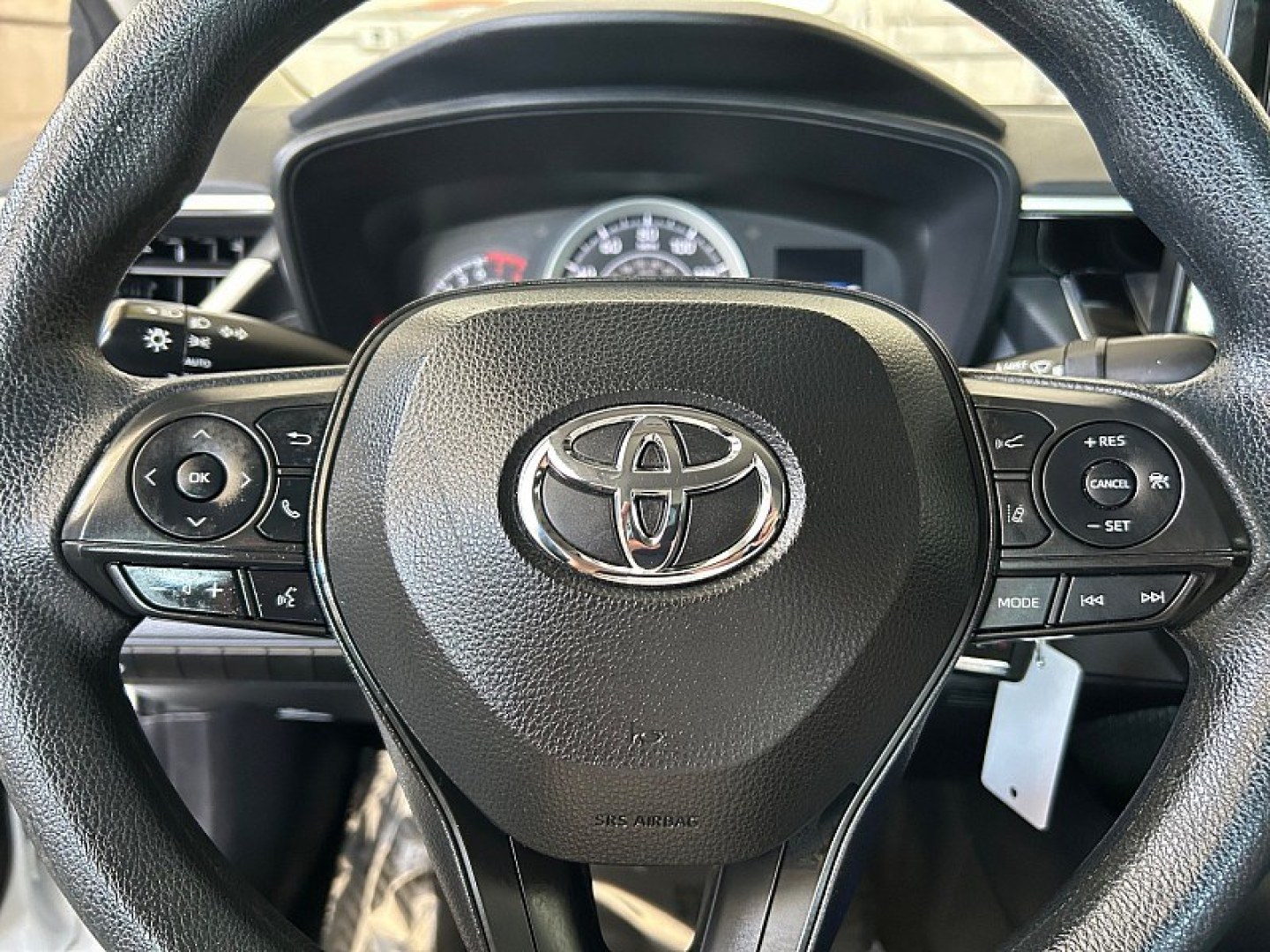 2022 White Toyota Corolla (5YFEPMAE4NP) with an 4-Cyl 1.8 Liter engine, Automatic CVTi-S transmission, located at 412 Auto Vista Drive, Palmdale, 93551, (661) 945-0620, 34.592636, -118.136681- Photo#19