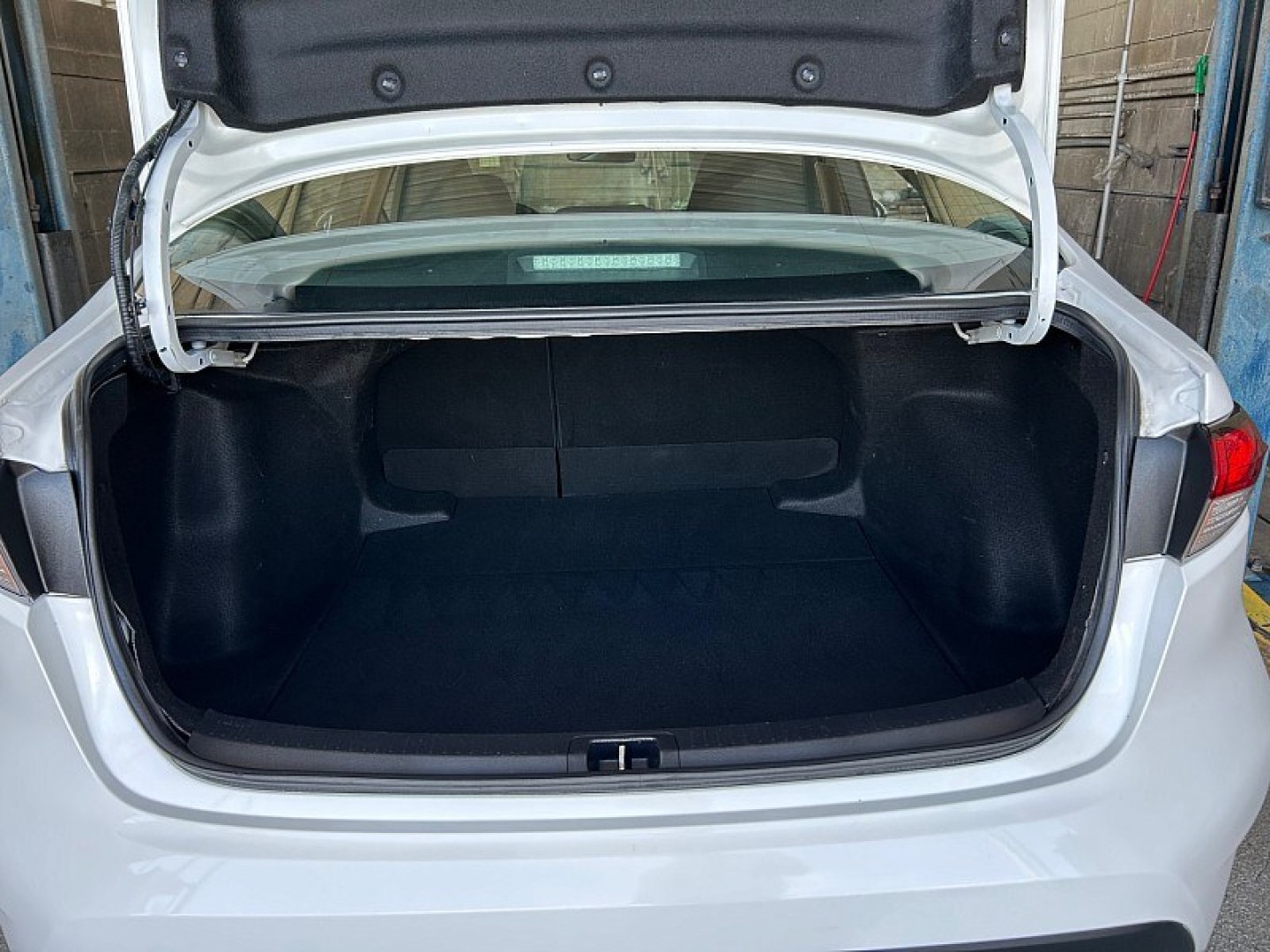 2022 White Toyota Corolla (5YFEPMAE4NP) with an 4-Cyl 1.8 Liter engine, Automatic CVTi-S transmission, located at 412 Auto Vista Drive, Palmdale, 93551, (661) 945-0620, 34.592636, -118.136681- Photo#25