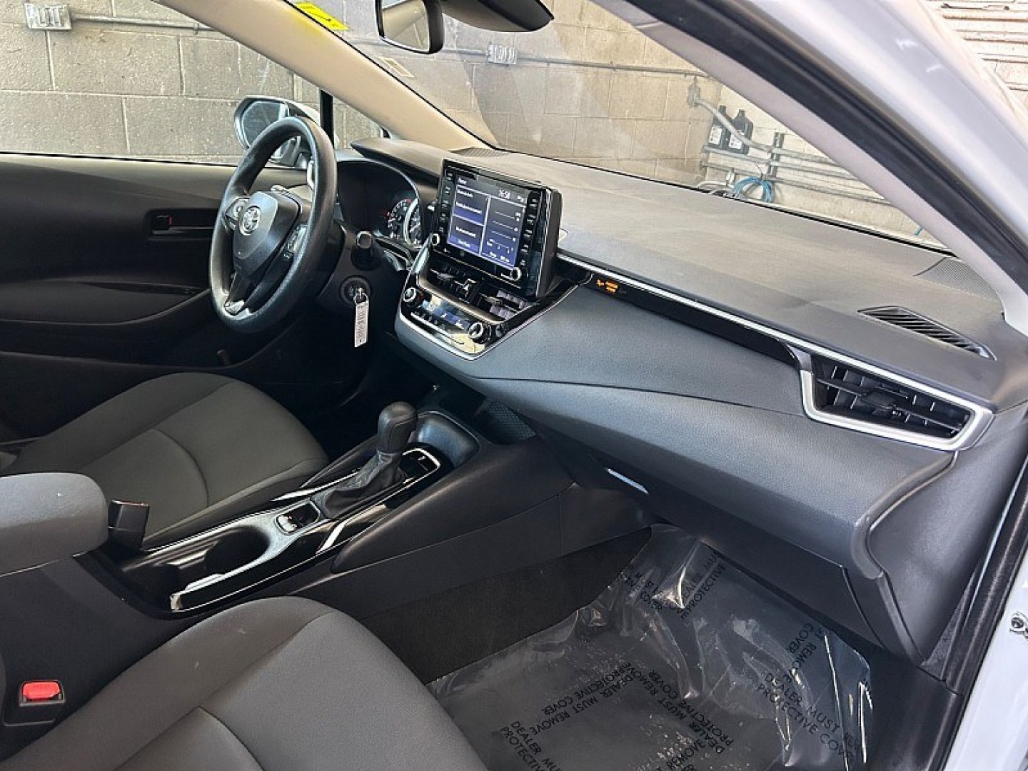 2022 White Toyota Corolla (5YFEPMAE4NP) with an 4-Cyl 1.8 Liter engine, Automatic CVTi-S transmission, located at 412 Auto Vista Drive, Palmdale, 93551, (661) 945-0620, 34.592636, -118.136681- Photo#27